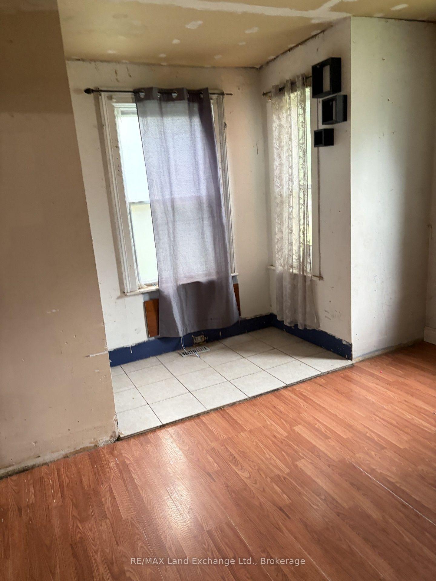 Photo 10 of 1064 Howick Street, Howick — HOMEH