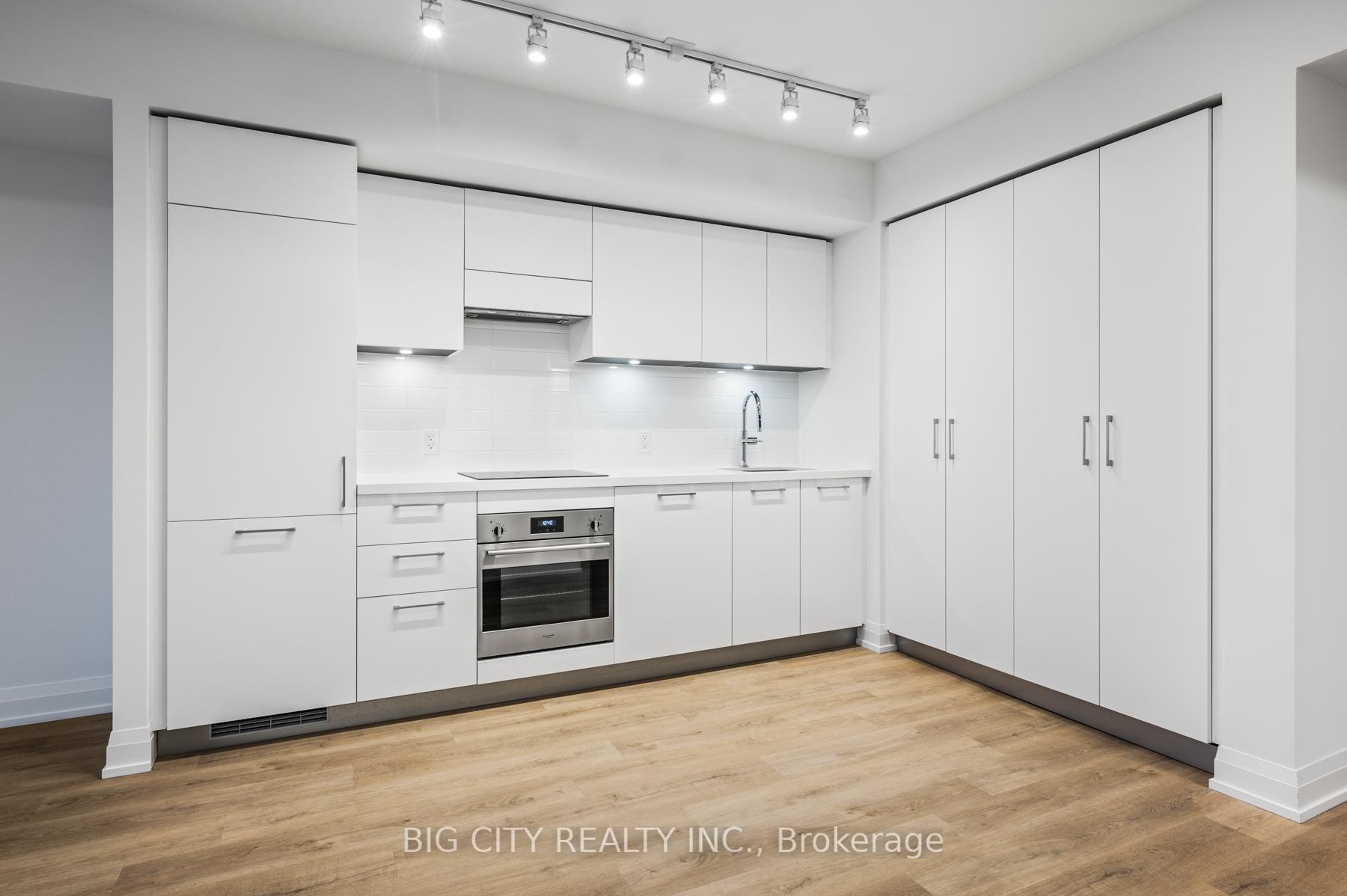Photo 4 of Unit 714, 36 Brentcliffe Road, Toronto, Thorncliffe Park — HOMEH