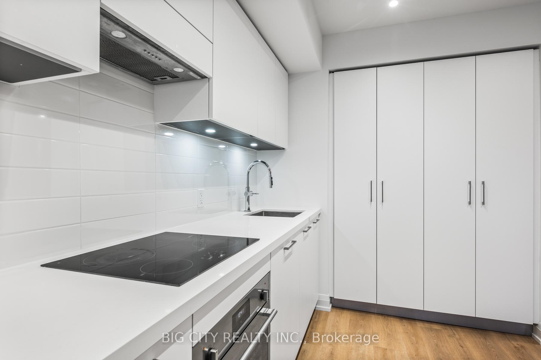 Photo 6 of Unit 714, 36 Brentcliffe Road, Toronto, Thorncliffe Park — HOMEH