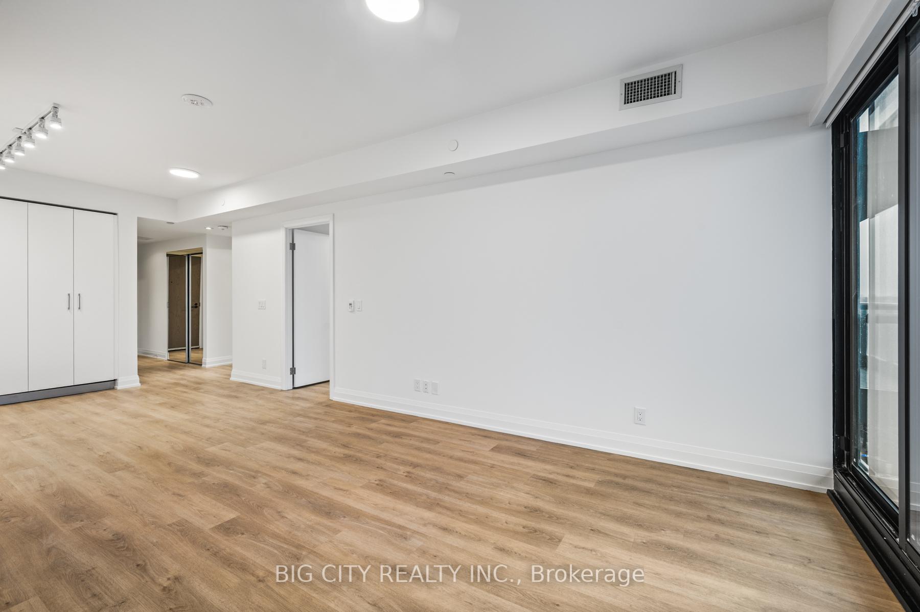 Photo 10 of Unit 714, 36 Brentcliffe Road, Toronto, Thorncliffe Park — HOMEH