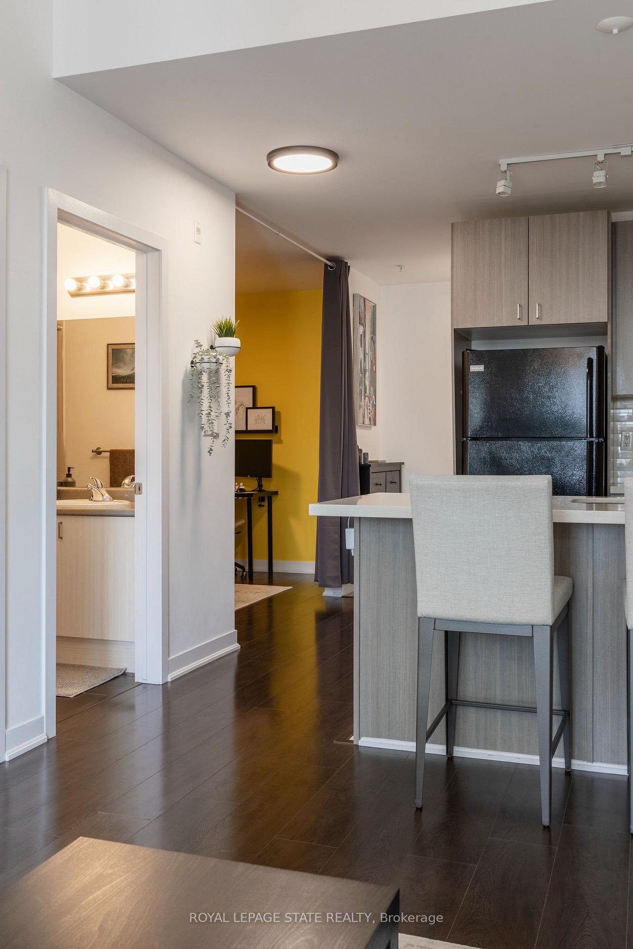 Photo 5 of Unit 1010, 85 Robinson Street, Hamilton, Durand — HOMEH