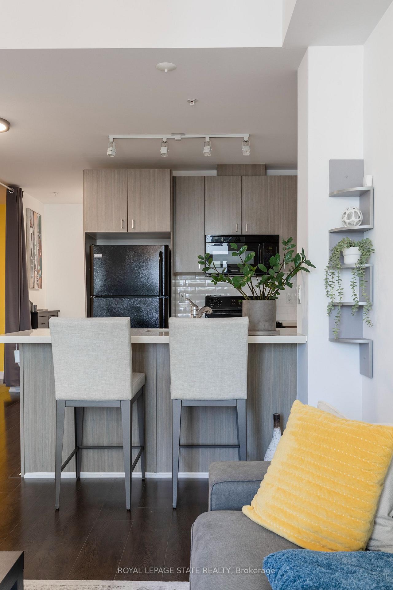 Photo 6 of Unit 1010, 85 Robinson Street, Hamilton, Durand — HOMEH