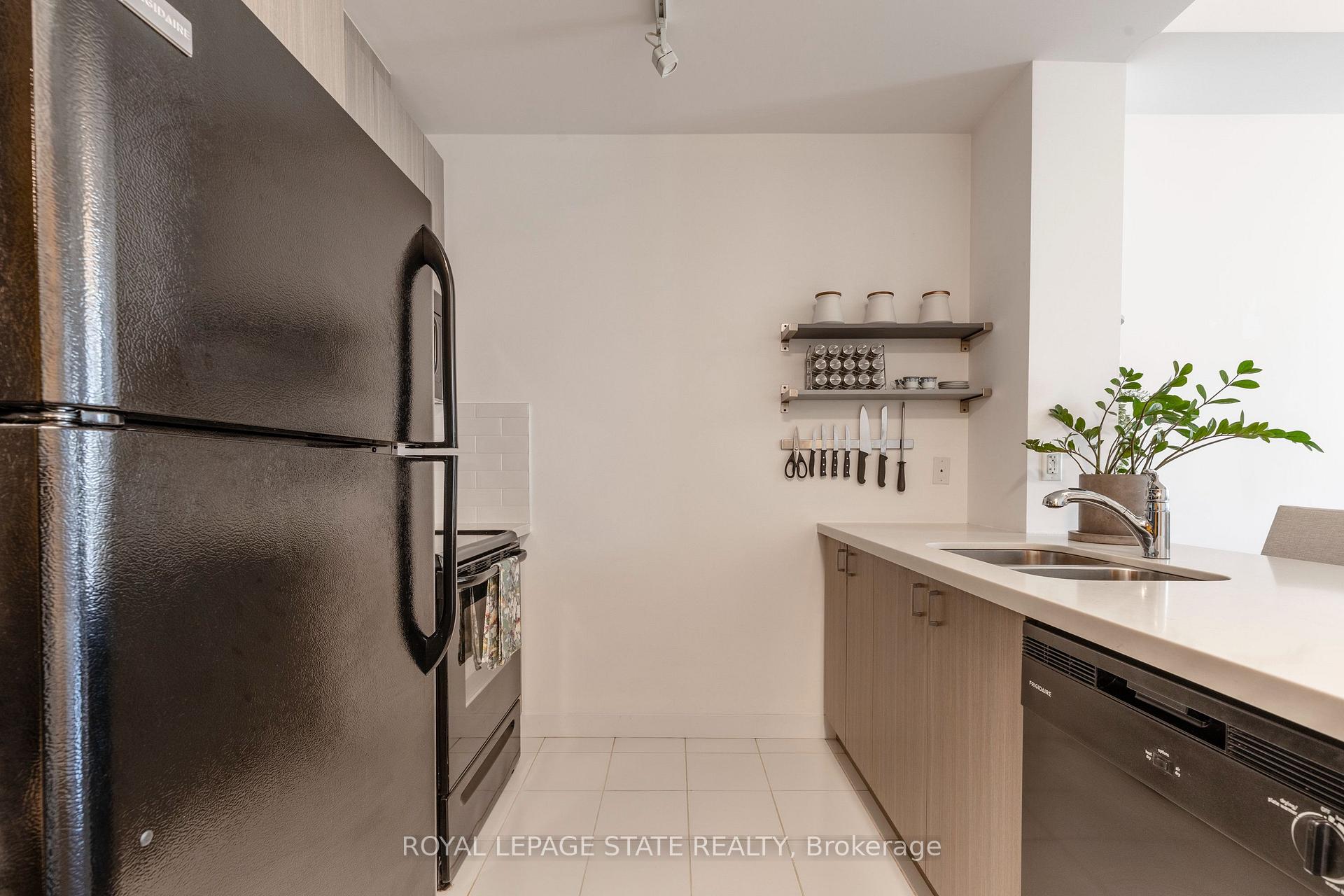 Photo 8 of Unit 1010, 85 Robinson Street, Hamilton, Durand — HOMEH