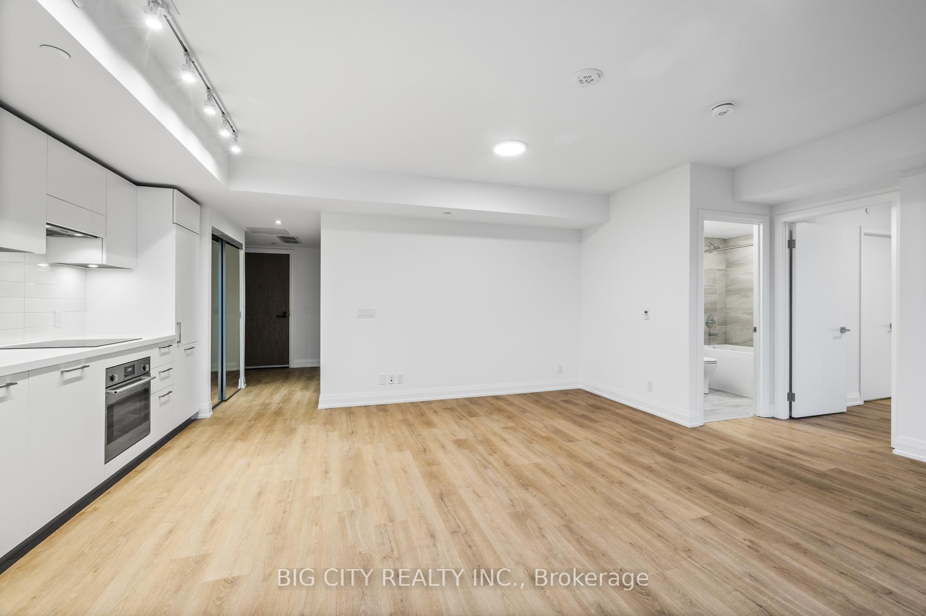 Photo 4 of Unit 801, 36 Brentcliffe Road, Toronto, Thorncliffe Park — HOMEH
