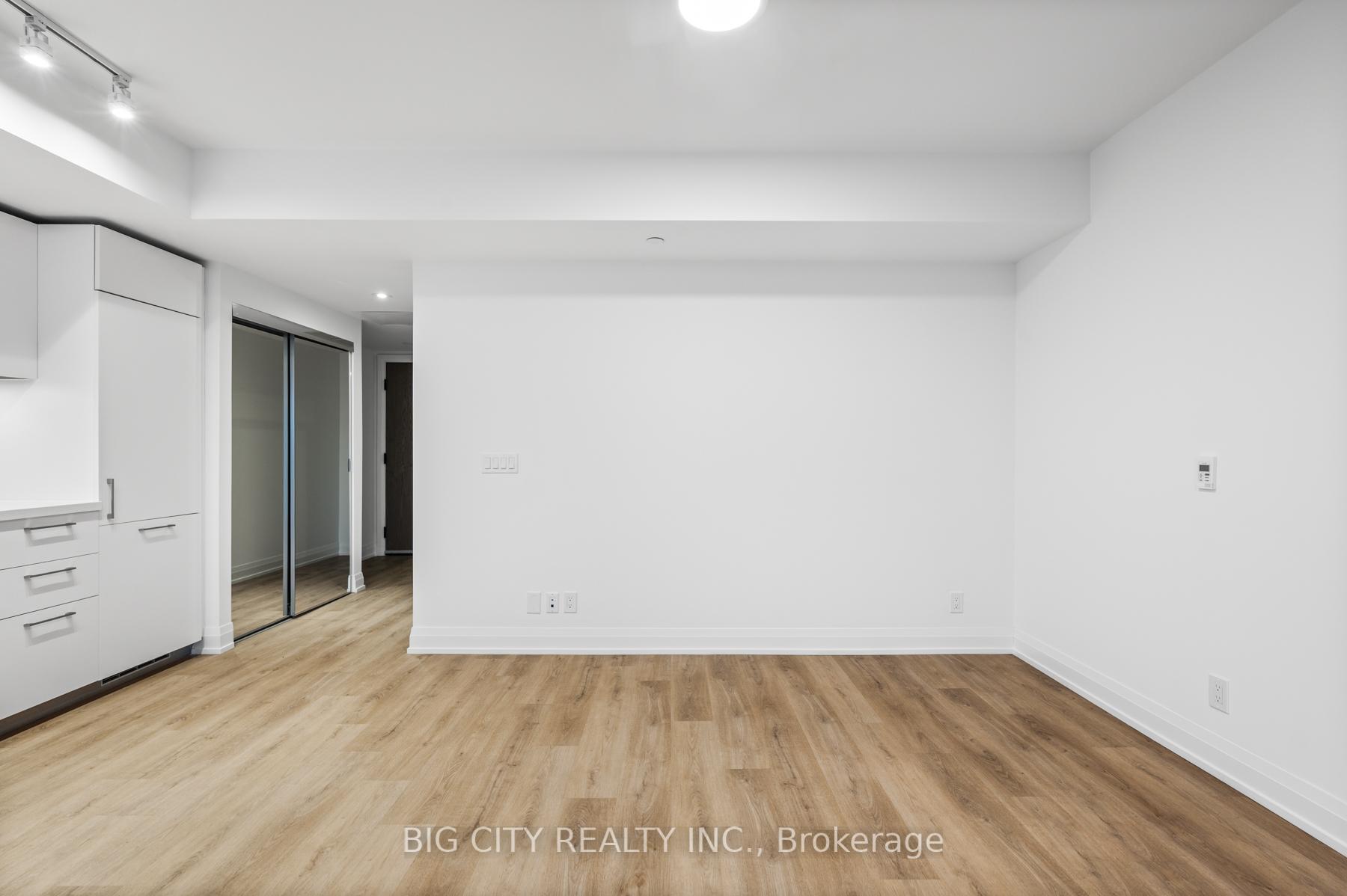 Photo 6 of Unit 801, 36 Brentcliffe Road, Toronto, Thorncliffe Park — HOMEH