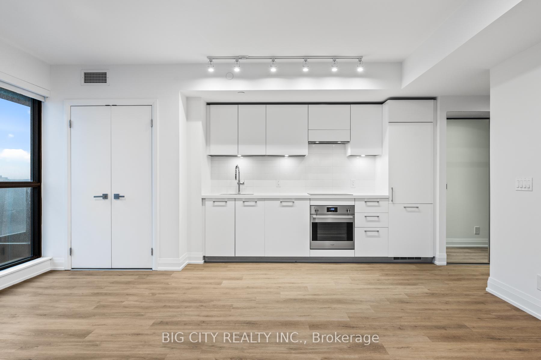 Photo 8 of Unit 801, 36 Brentcliffe Road, Toronto, Thorncliffe Park — HOMEH