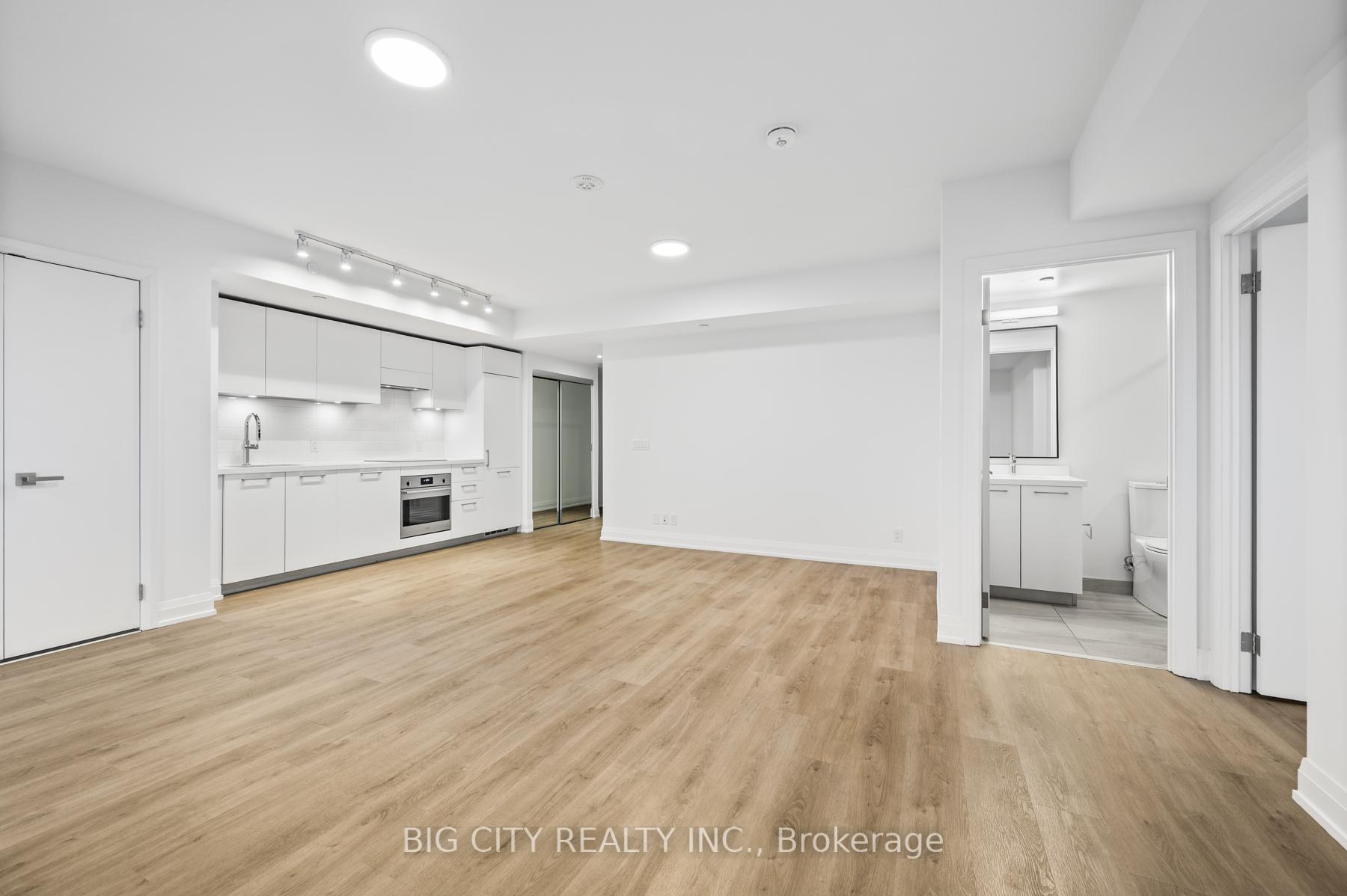 Photo 11 of Unit 801, 36 Brentcliffe Road, Toronto, Thorncliffe Park — HOMEH