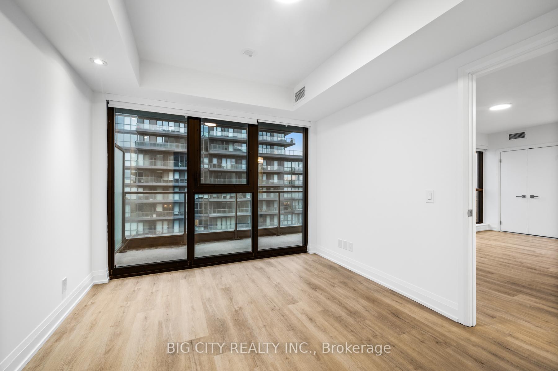 Photo 13 of Unit 801, 36 Brentcliffe Road, Toronto, Thorncliffe Park — HOMEH