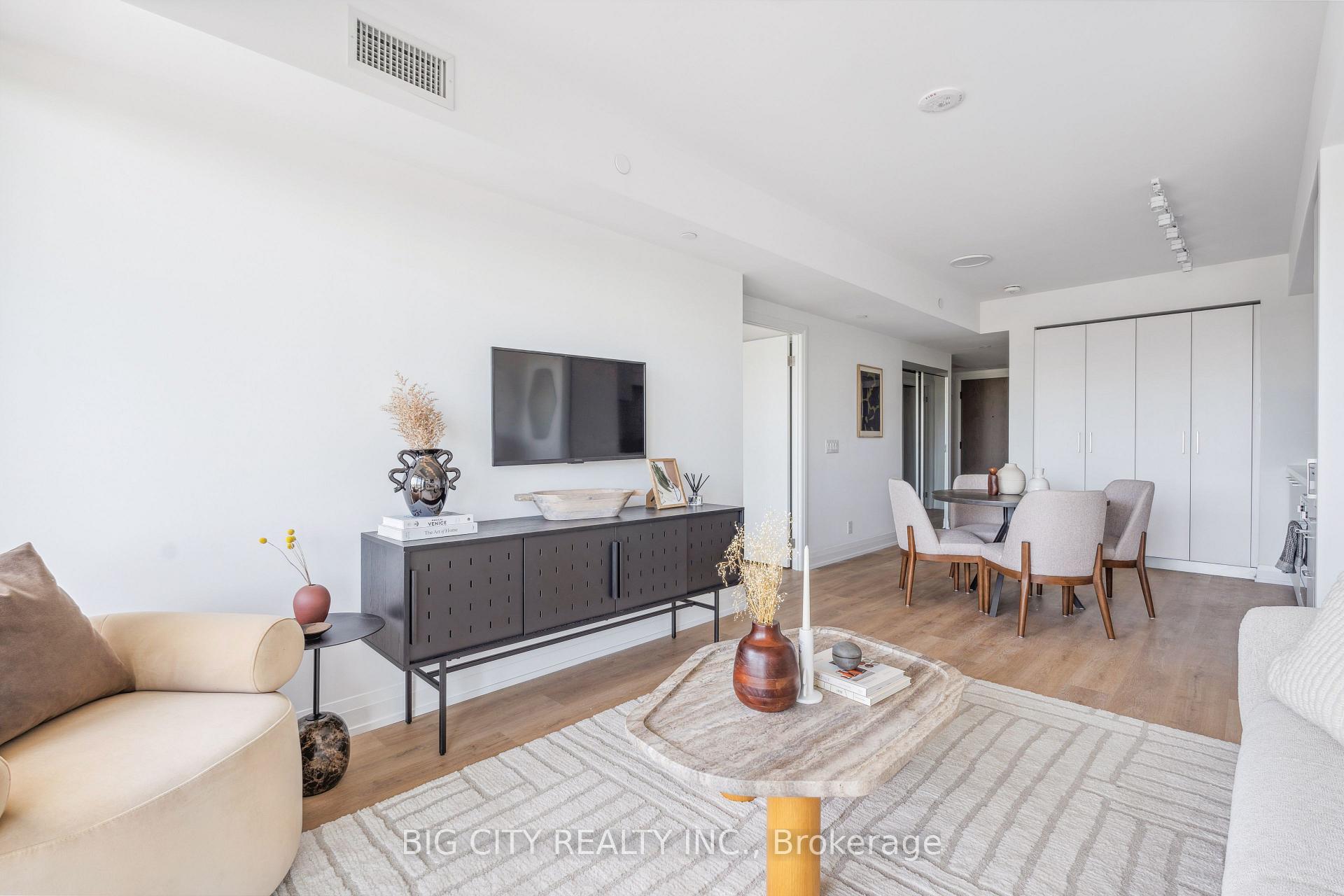 Photo 6 of Unit 811, 36 Brentcliffe Road, Toronto, Thorncliffe Park — HOMEH