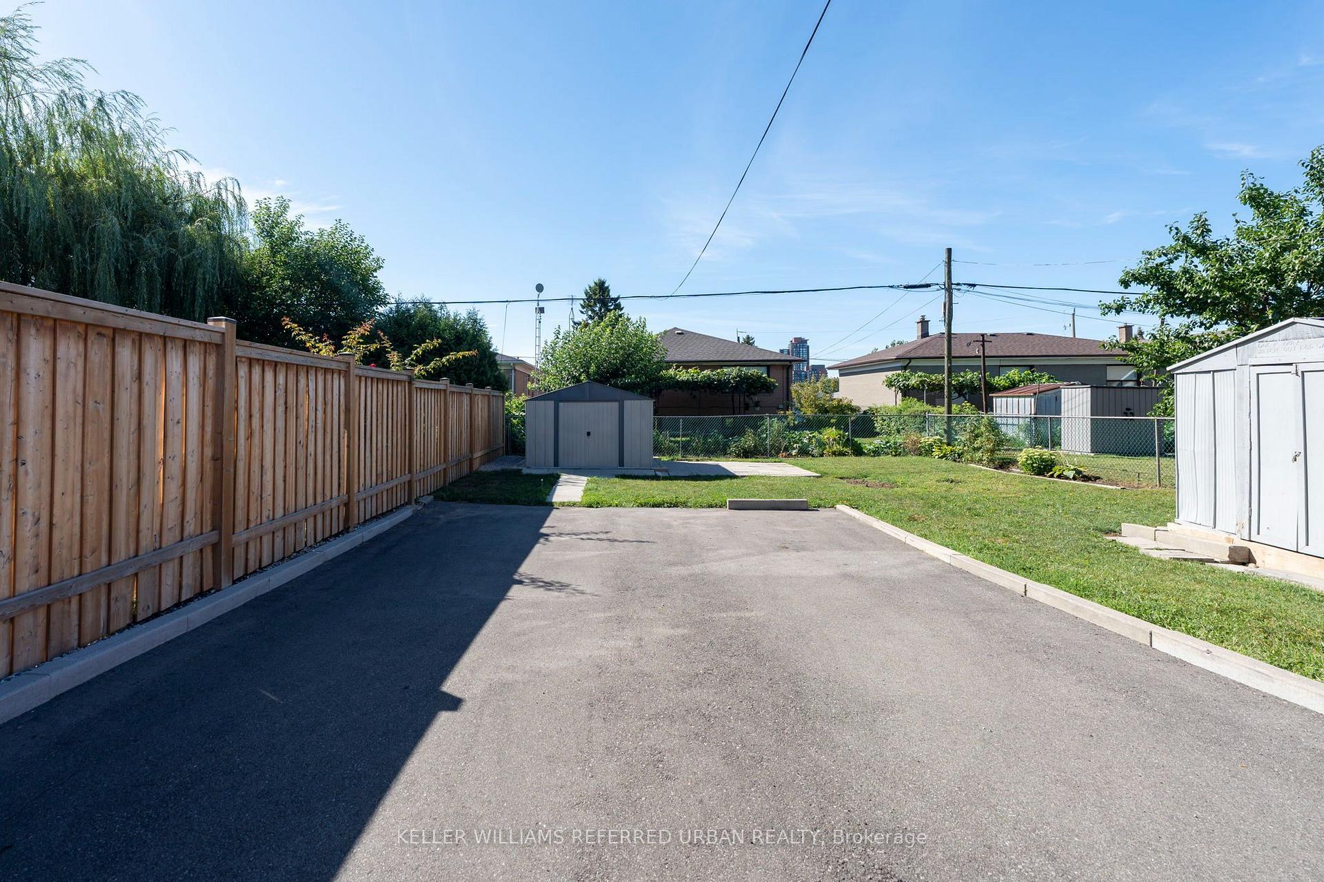Photo 6 of Unit Lower, 343 Ranee Avenue, North York, Yorkdale-Glen Park — HOMEH