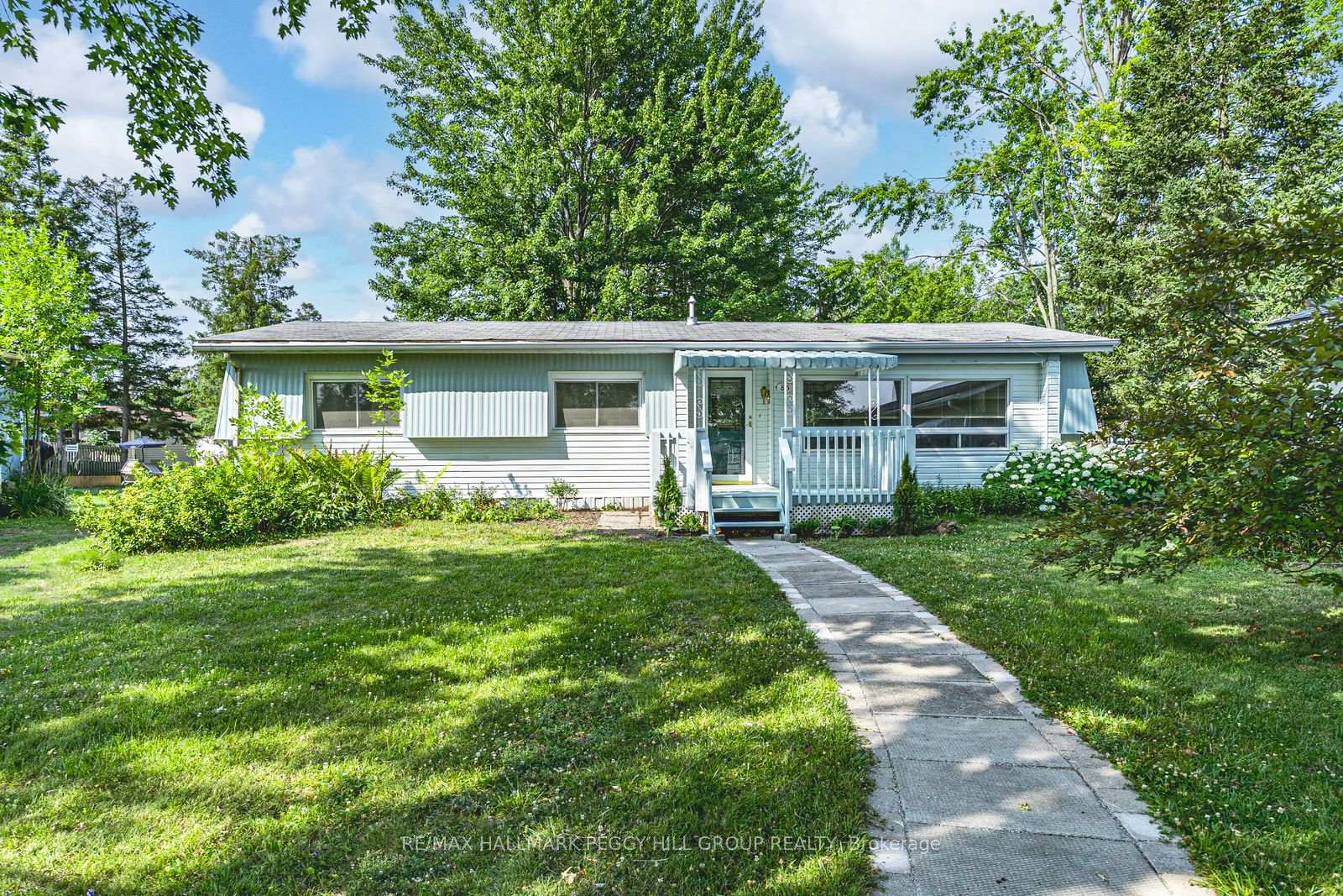 Photo 1 of 85 Hawthorne Drive, Innisfil, Rural Innisfil — HOMEH