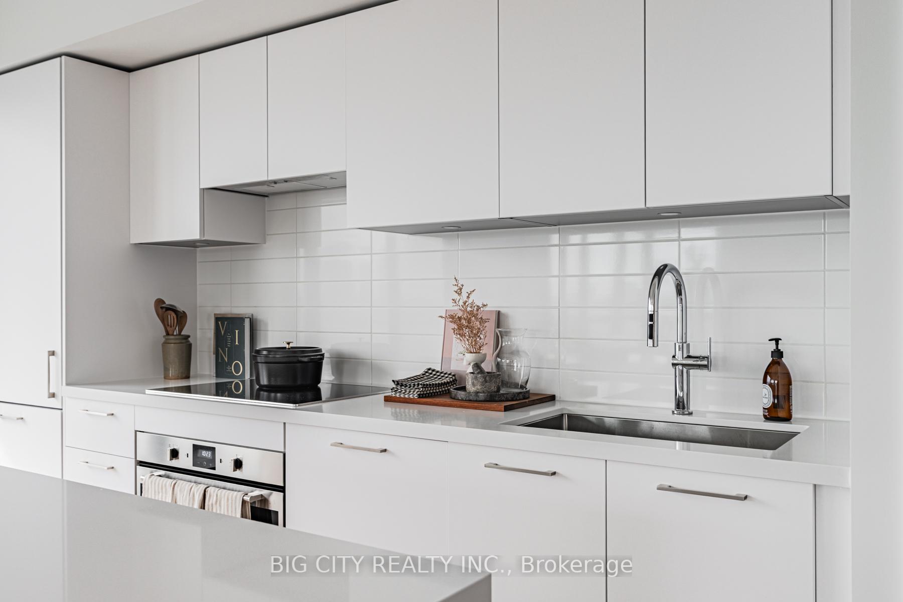 Photo 13 of Unit 816, 36 Brentcliffe Road, Toronto, Thorncliffe Park — HOMEH