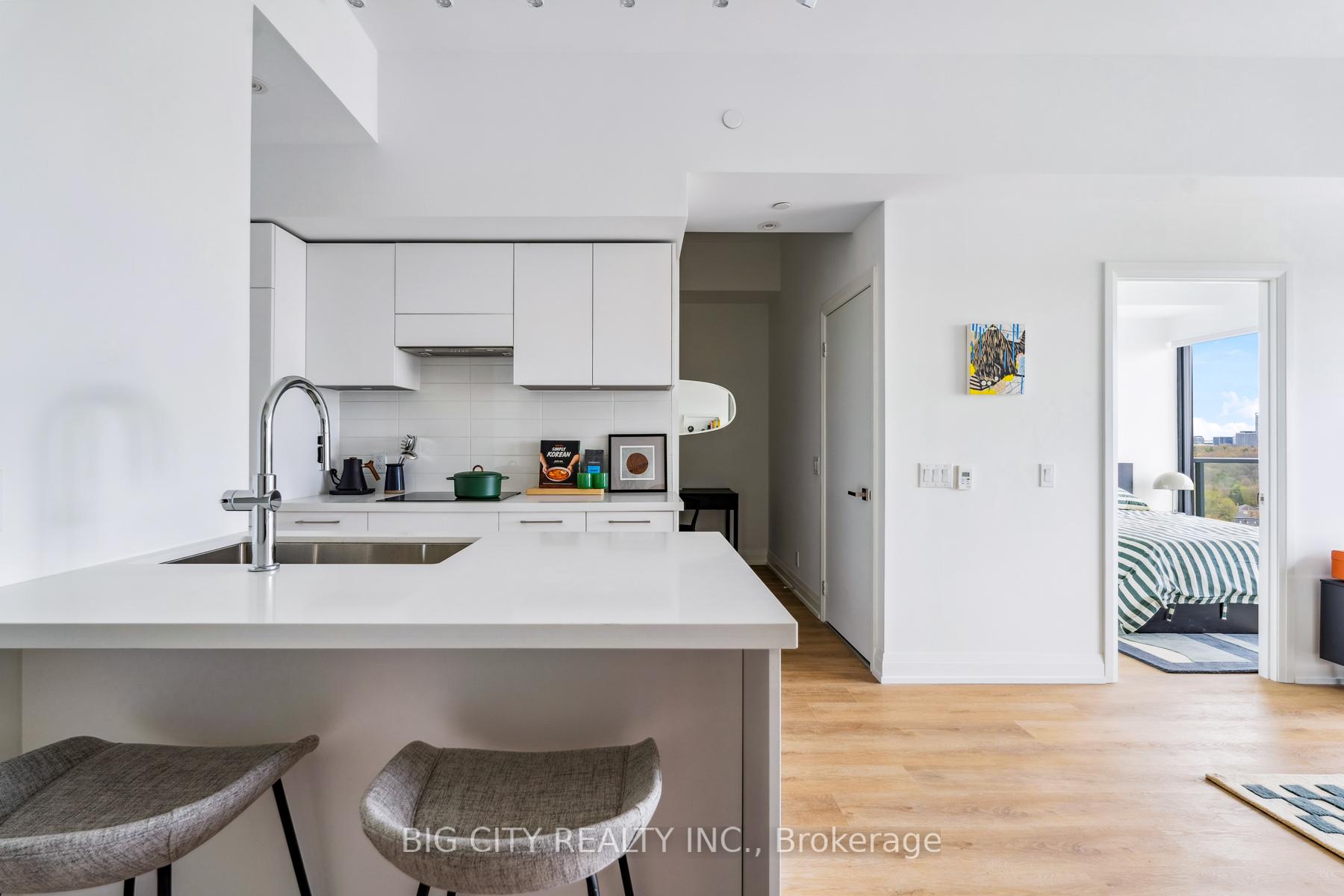 Photo 6 of Unit 1110, 36 Brentcliffe Road, Toronto, Thorncliffe Park — HOMEH