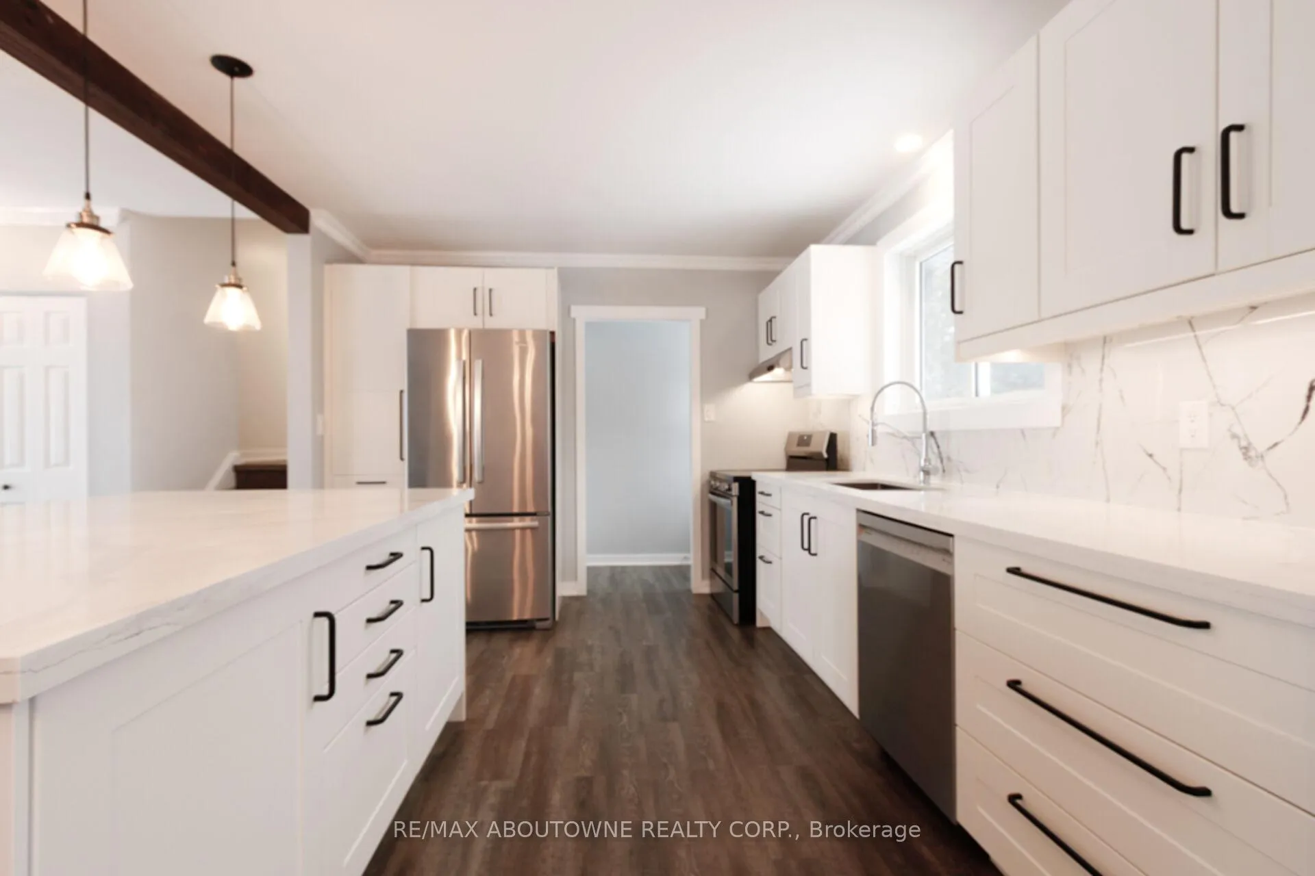 Photo 5 of 626 Cape Avenue, Burlington, Appleby — HOMEH