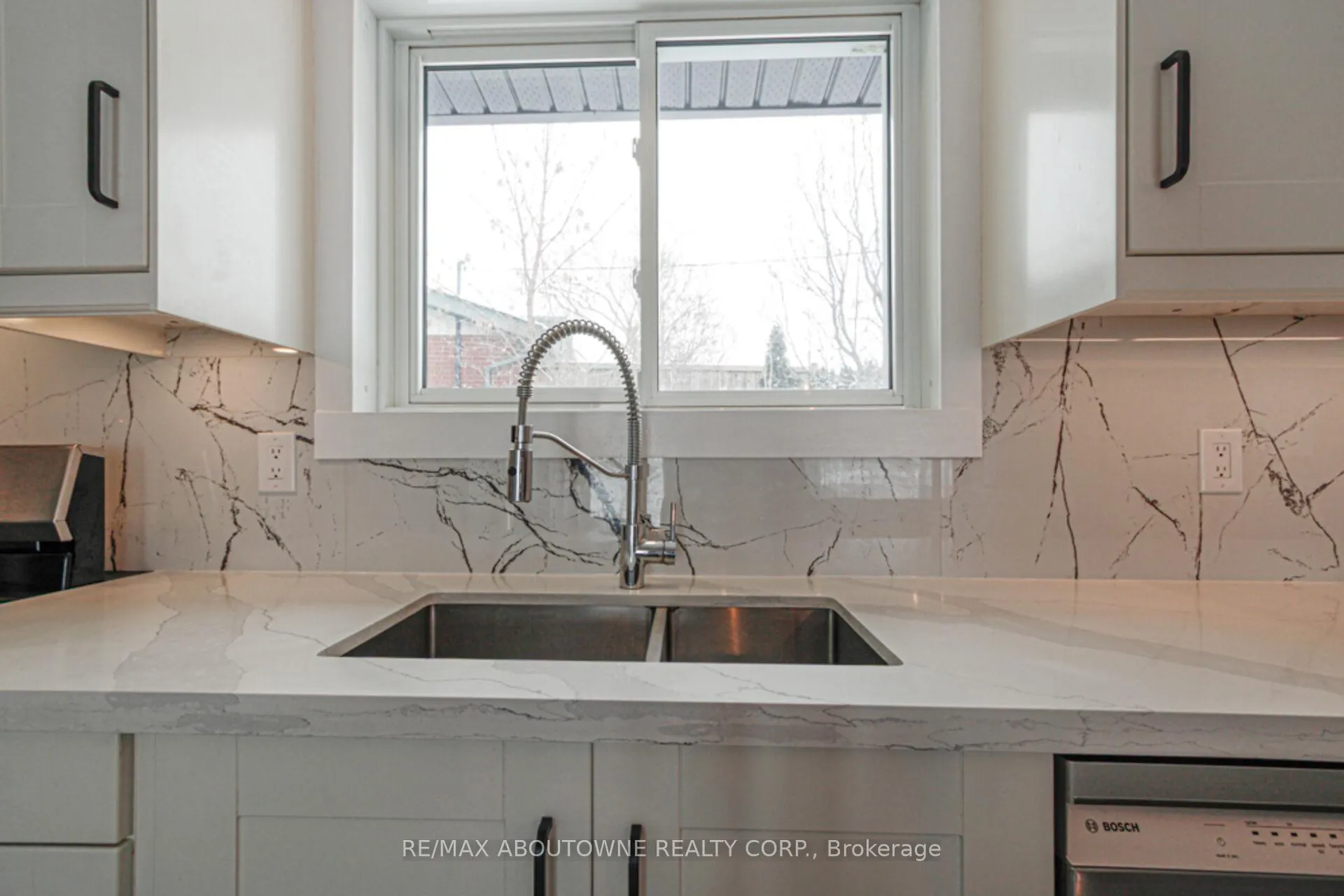 Photo 11 of 626 Cape Avenue, Burlington, Appleby — HOMEH
