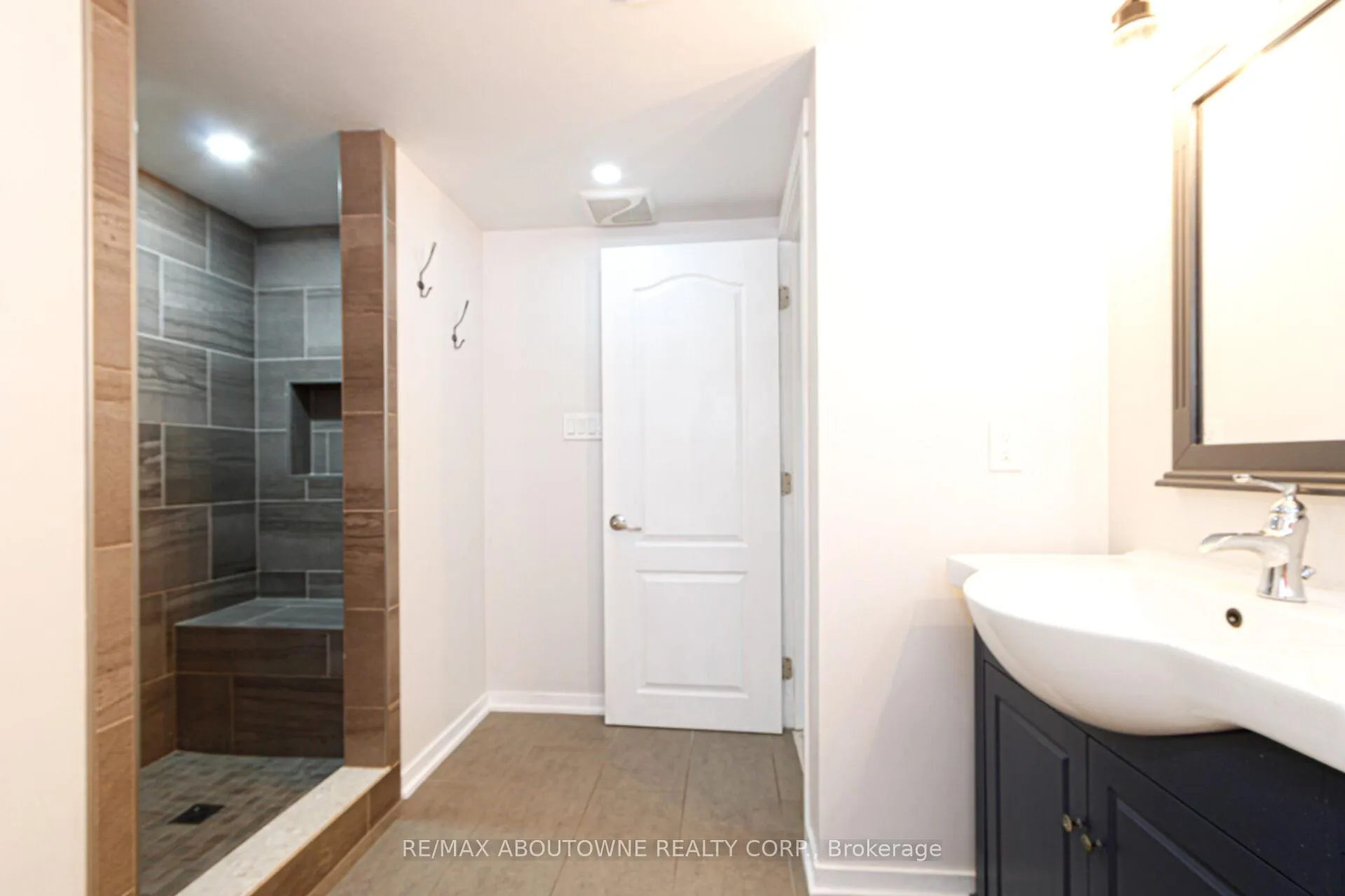 Photo 28 of 626 Cape Avenue, Burlington, Appleby — HOMEH