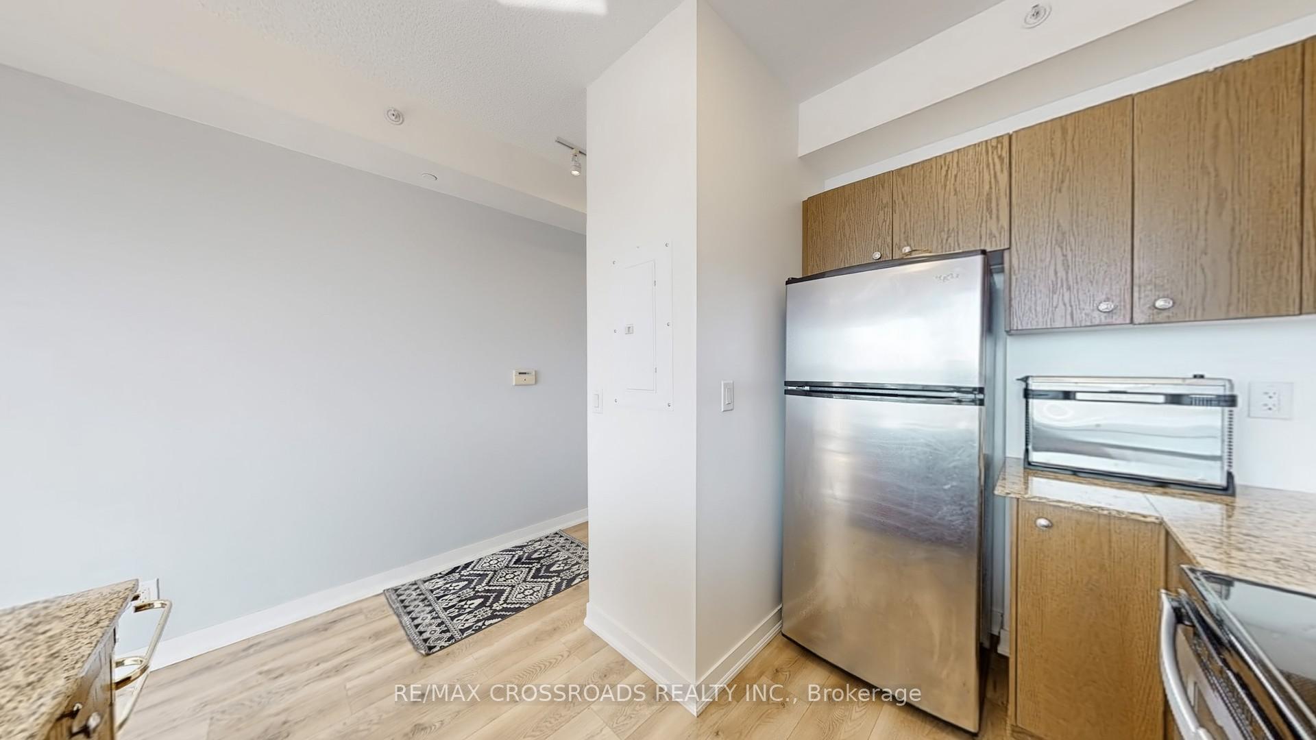 Photo 10 of Unit 810, 5101 Dundas Street W, Etobicoke, Islington-City Centre West — HOMEH
