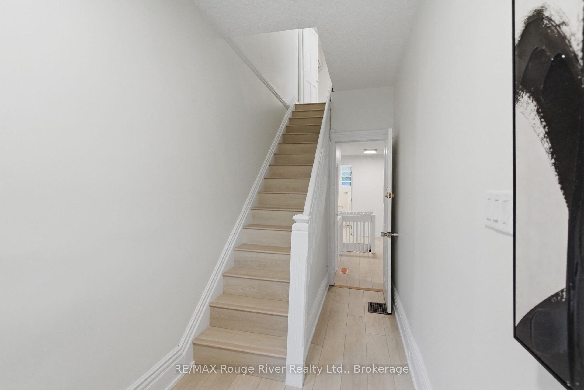 Photo 3 of 7 Heyworth Crescent, Toronto, East End-Danforth — HOMEH