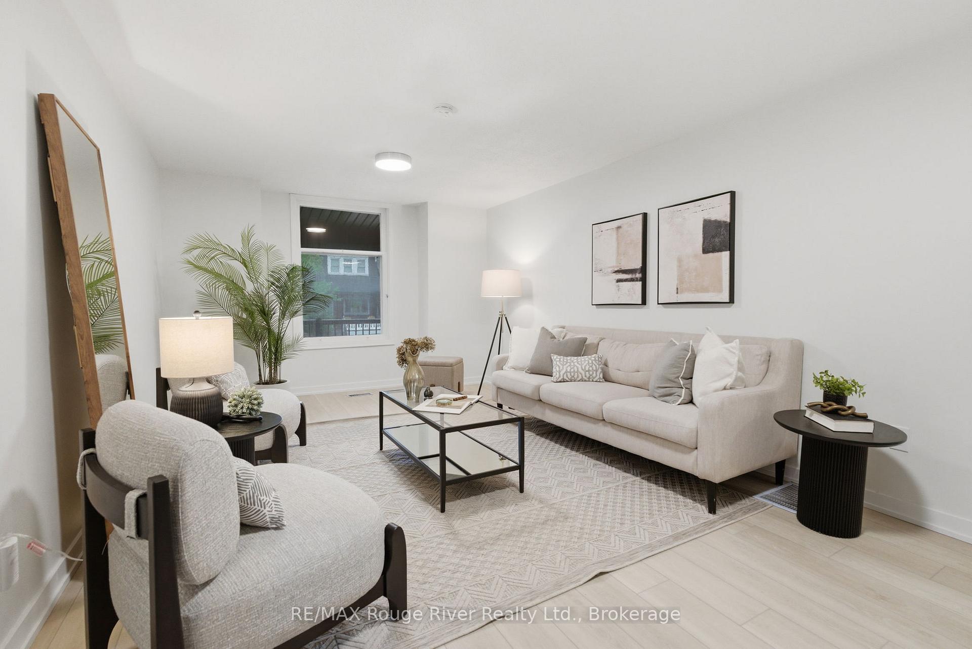 Photo 5 of 7 Heyworth Crescent, Toronto, East End-Danforth — HOMEH