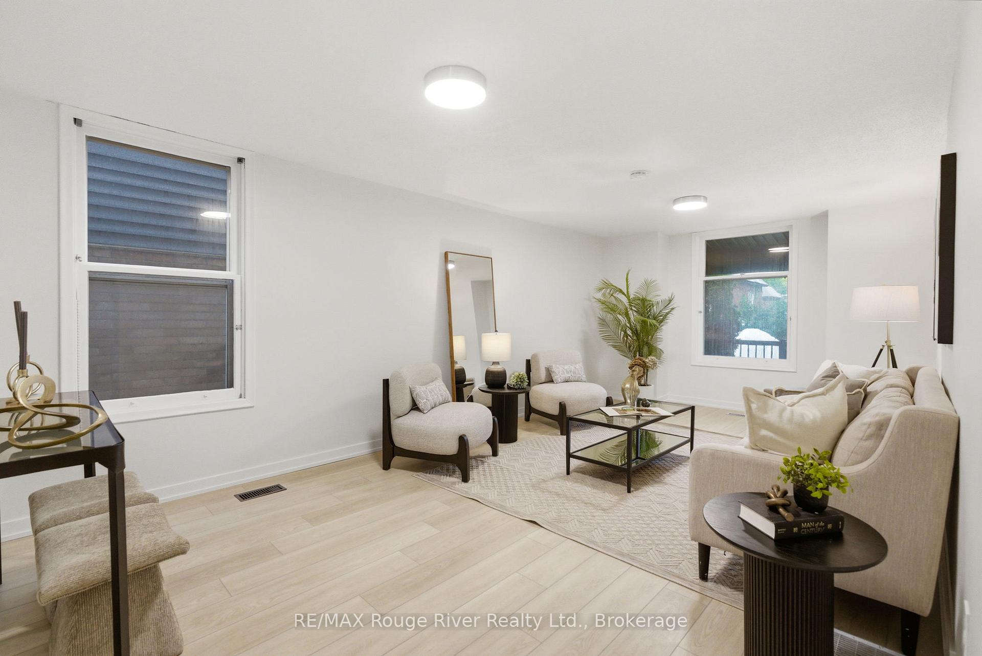 Photo 8 of 7 Heyworth Crescent, Toronto, East End-Danforth — HOMEH