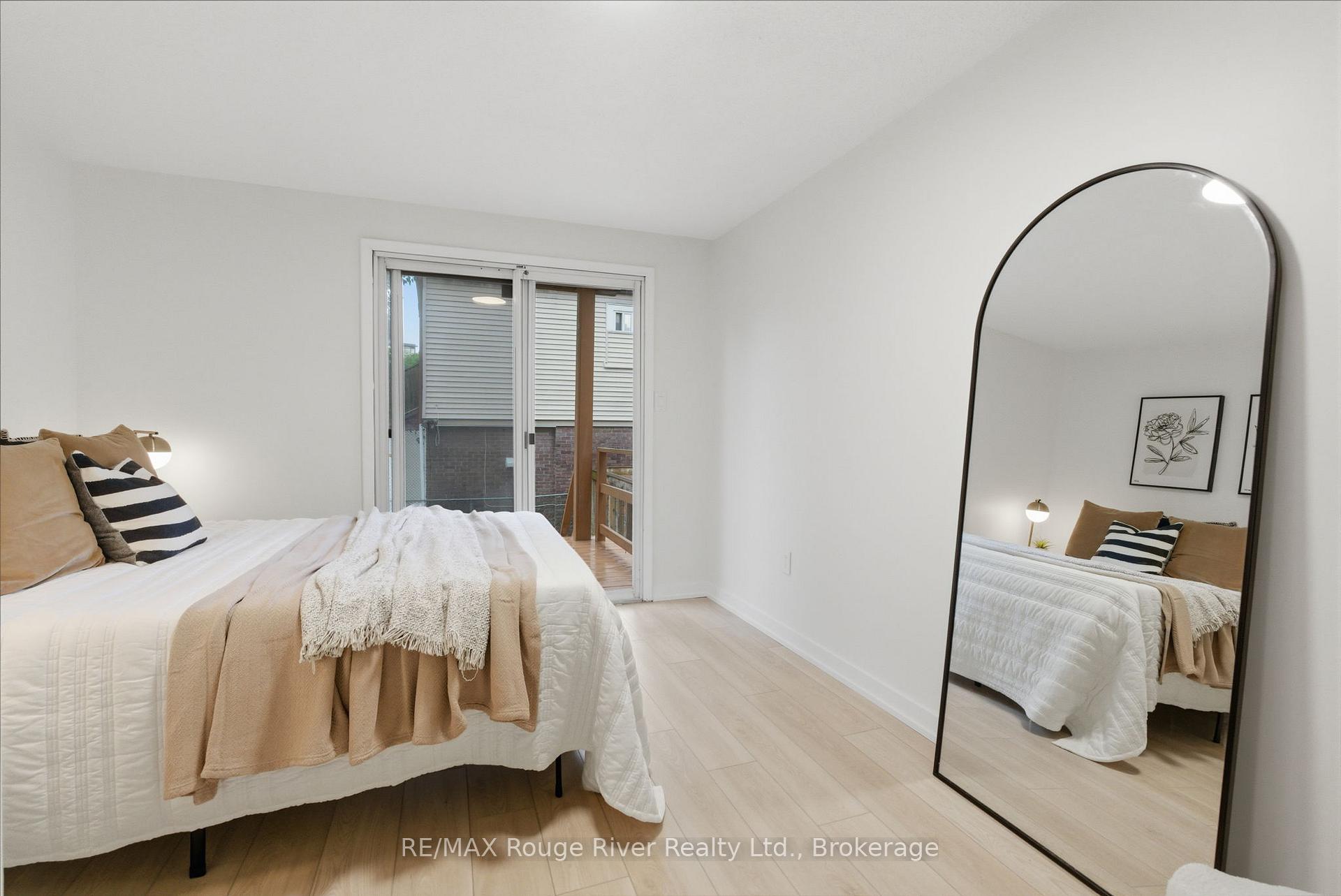 Photo 10 of 7 Heyworth Crescent, Toronto, East End-Danforth — HOMEH