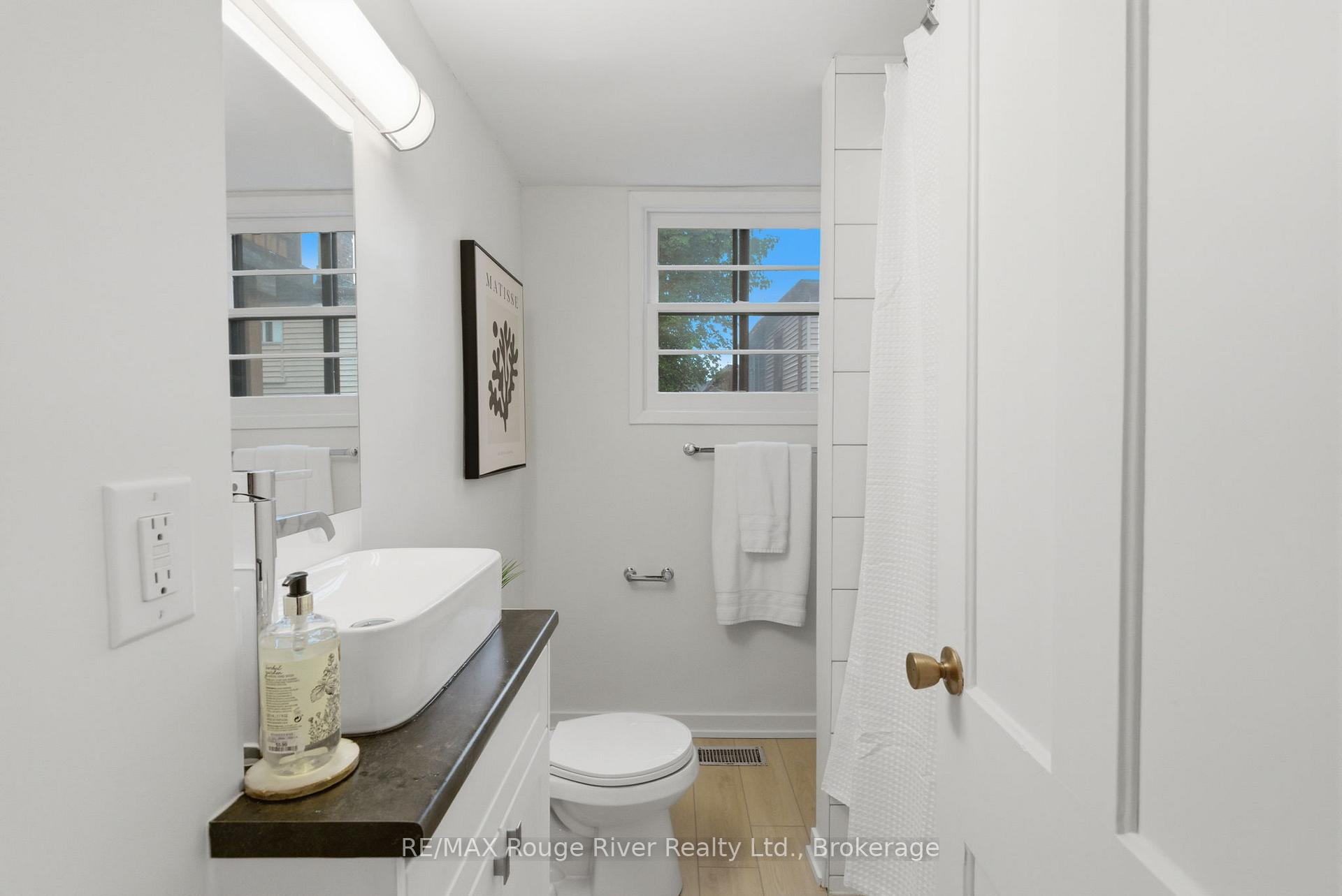 Photo 12 of 7 Heyworth Crescent, Toronto, East End-Danforth — HOMEH