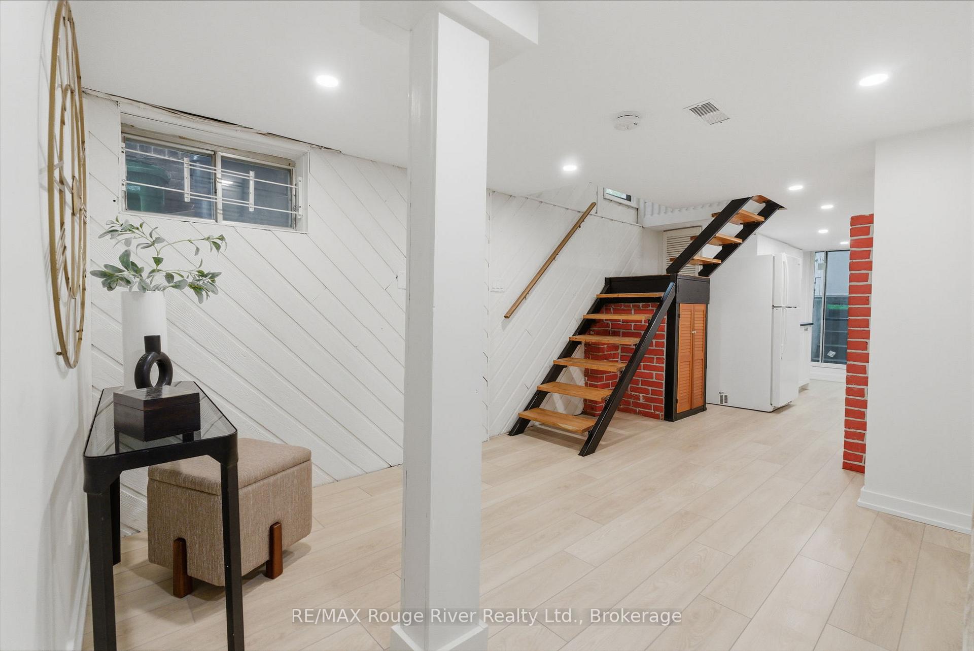 Photo 14 of 7 Heyworth Crescent, Toronto, East End-Danforth — HOMEH