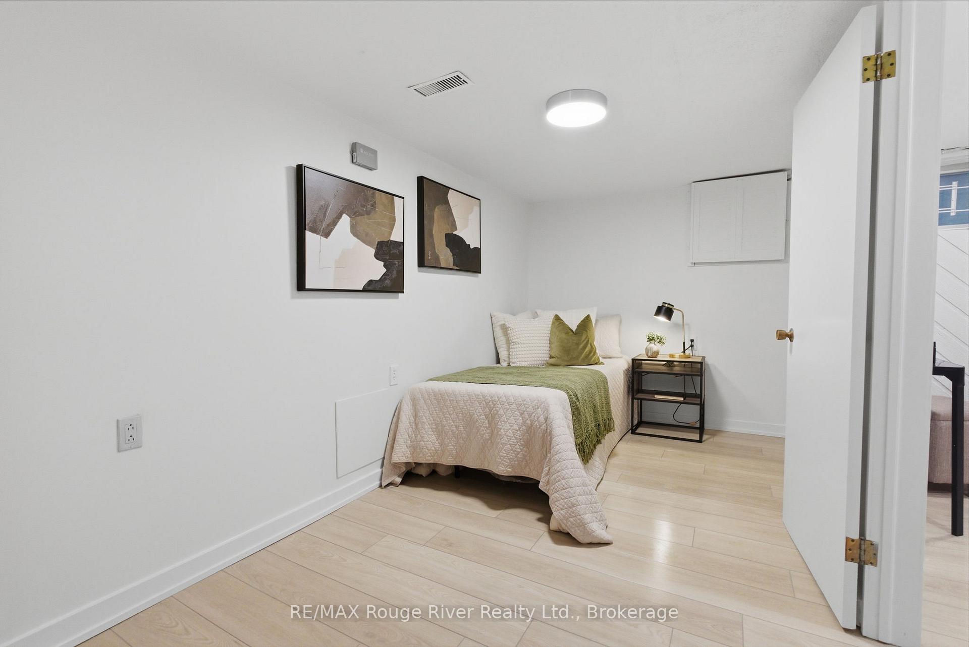 Photo 16 of 7 Heyworth Crescent, Toronto, East End-Danforth — HOMEH