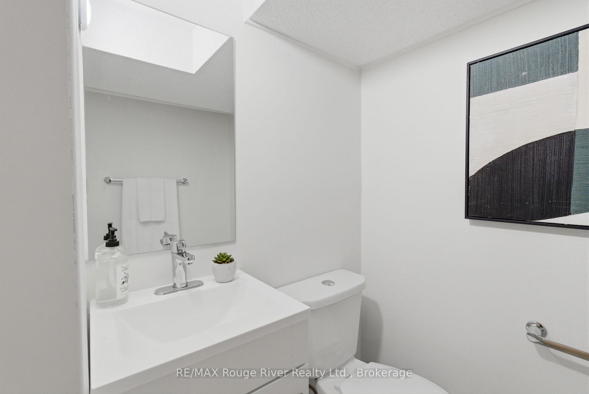 Photo 18 of 7 Heyworth Crescent, Toronto, East End-Danforth — HOMEH