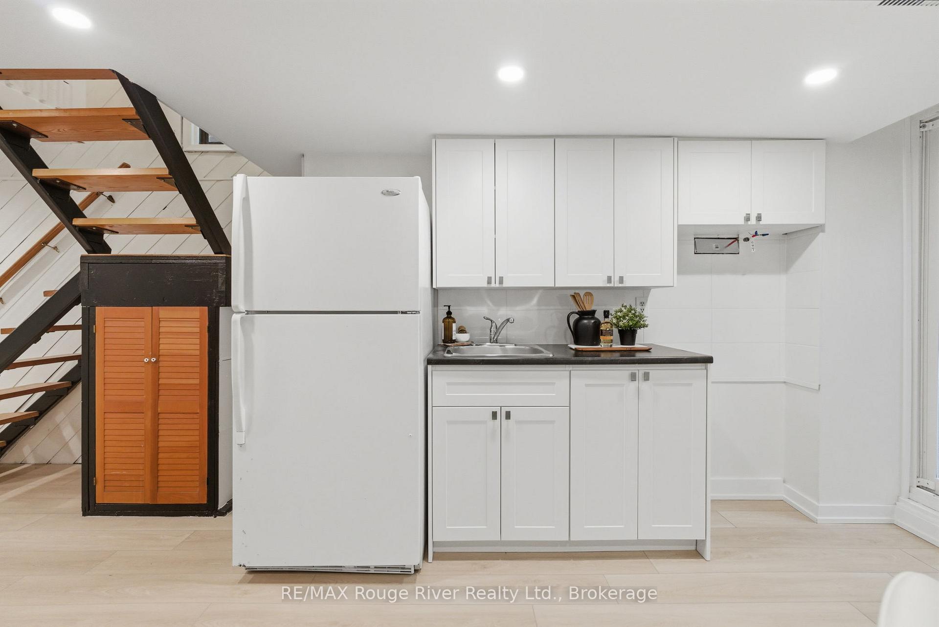Photo 21 of 7 Heyworth Crescent, Toronto, East End-Danforth — HOMEH