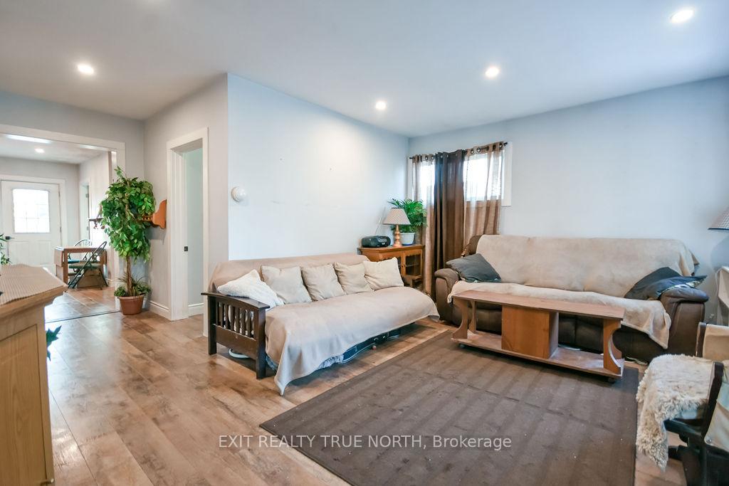 Photo 3 of 125 Queen Street W, Springwater, Elmvale — HOMEH