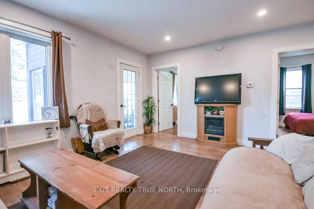 Photo 5 of 125 Queen Street W, Springwater, Elmvale — HOMEH