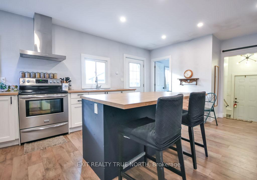 Photo 10 of 125 Queen Street W, Springwater, Elmvale — HOMEH