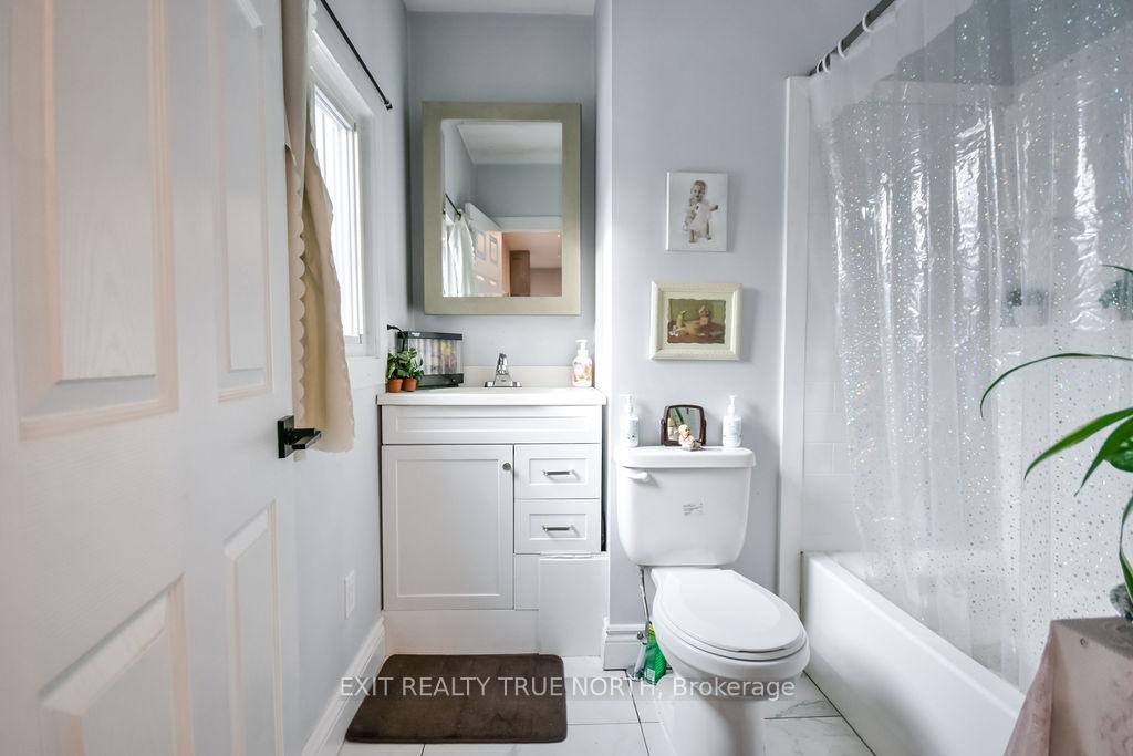 Photo 12 of 125 Queen Street W, Springwater, Elmvale — HOMEH