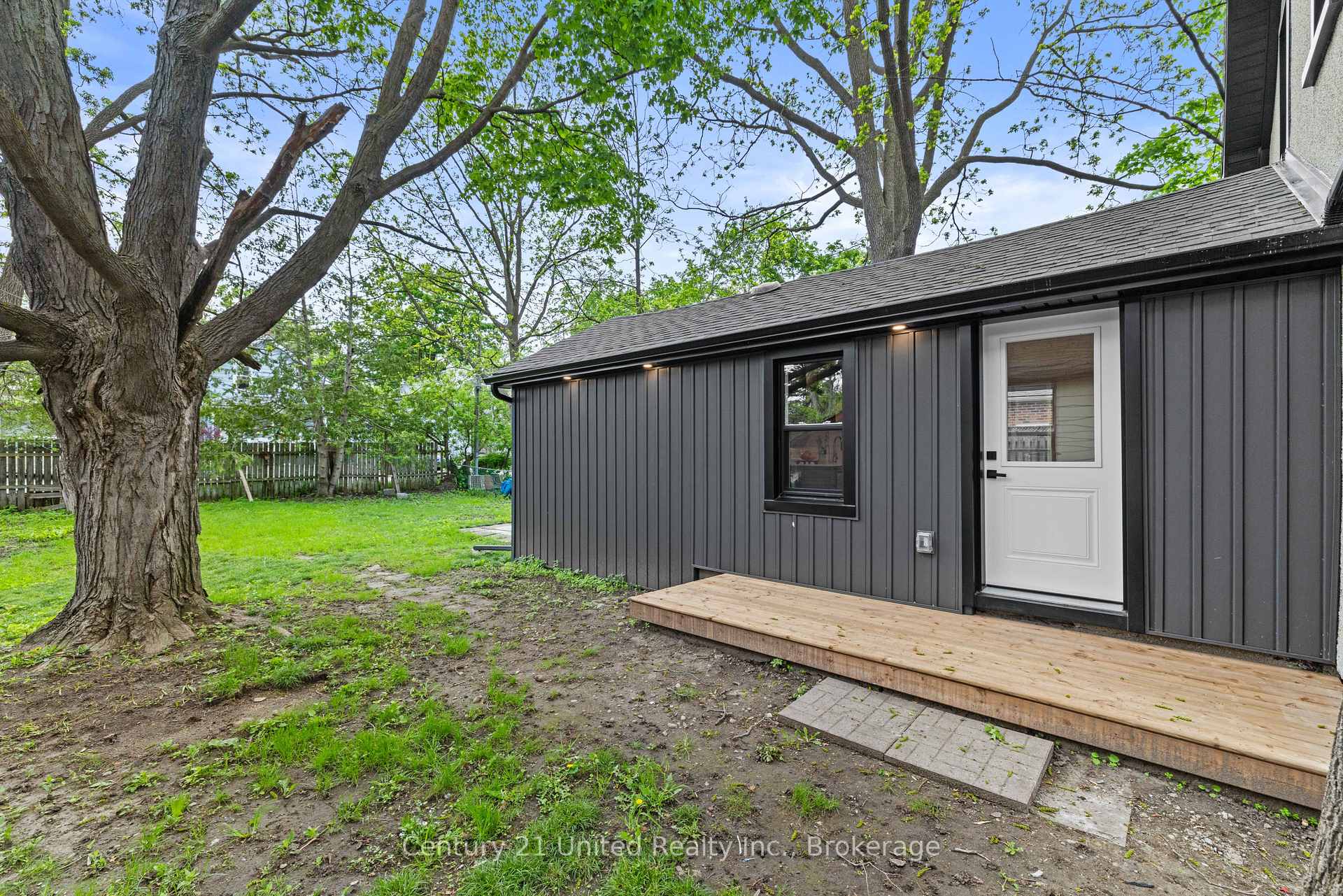 Photo 26 of 633 Rogers Street, Peterborough, Ashburnham Ward 4 — HOMEH