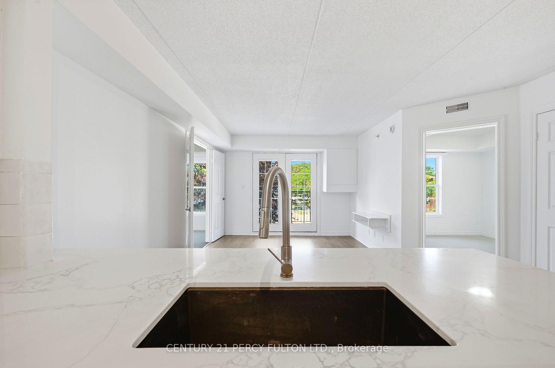 Photo 5 of Unit 203, 1480 Bishops Gate, Oakville, Glen Abbey — HOMEH