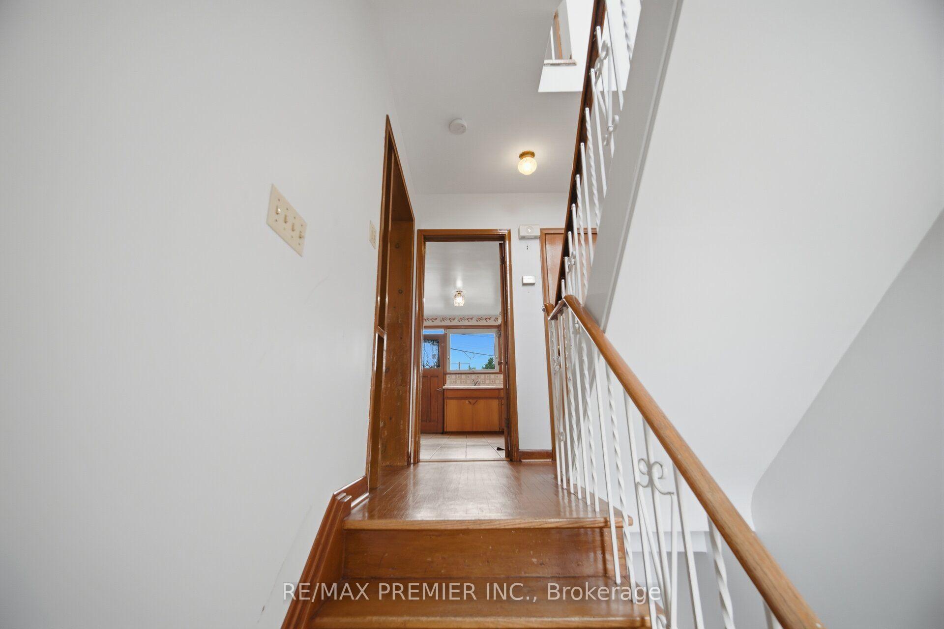 Photo 7 of 148 Giltspur Drive, North York, Glenfield-Jane Heights — HOMEH