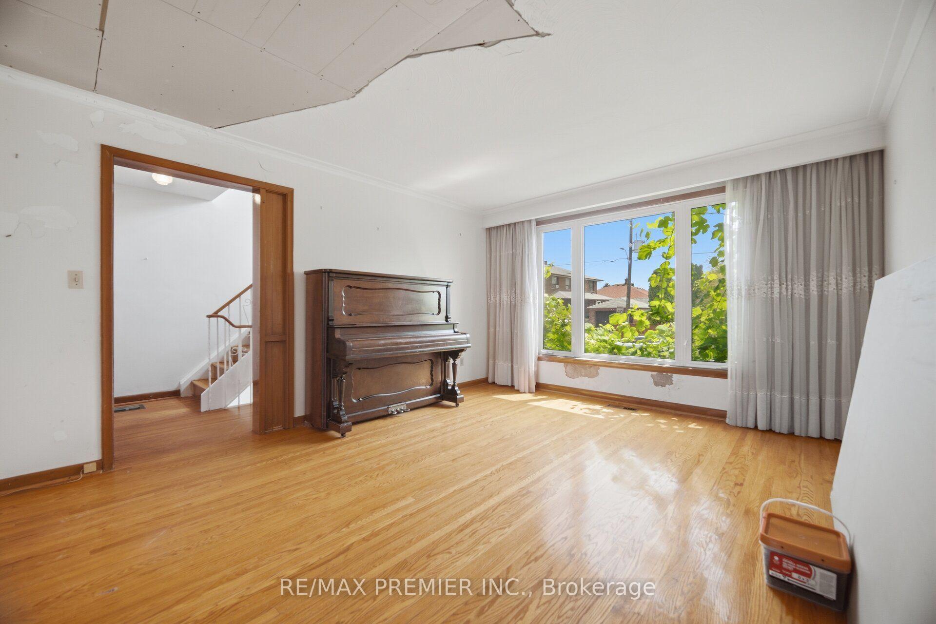 Photo 8 of 148 Giltspur Drive, North York, Glenfield-Jane Heights — HOMEH