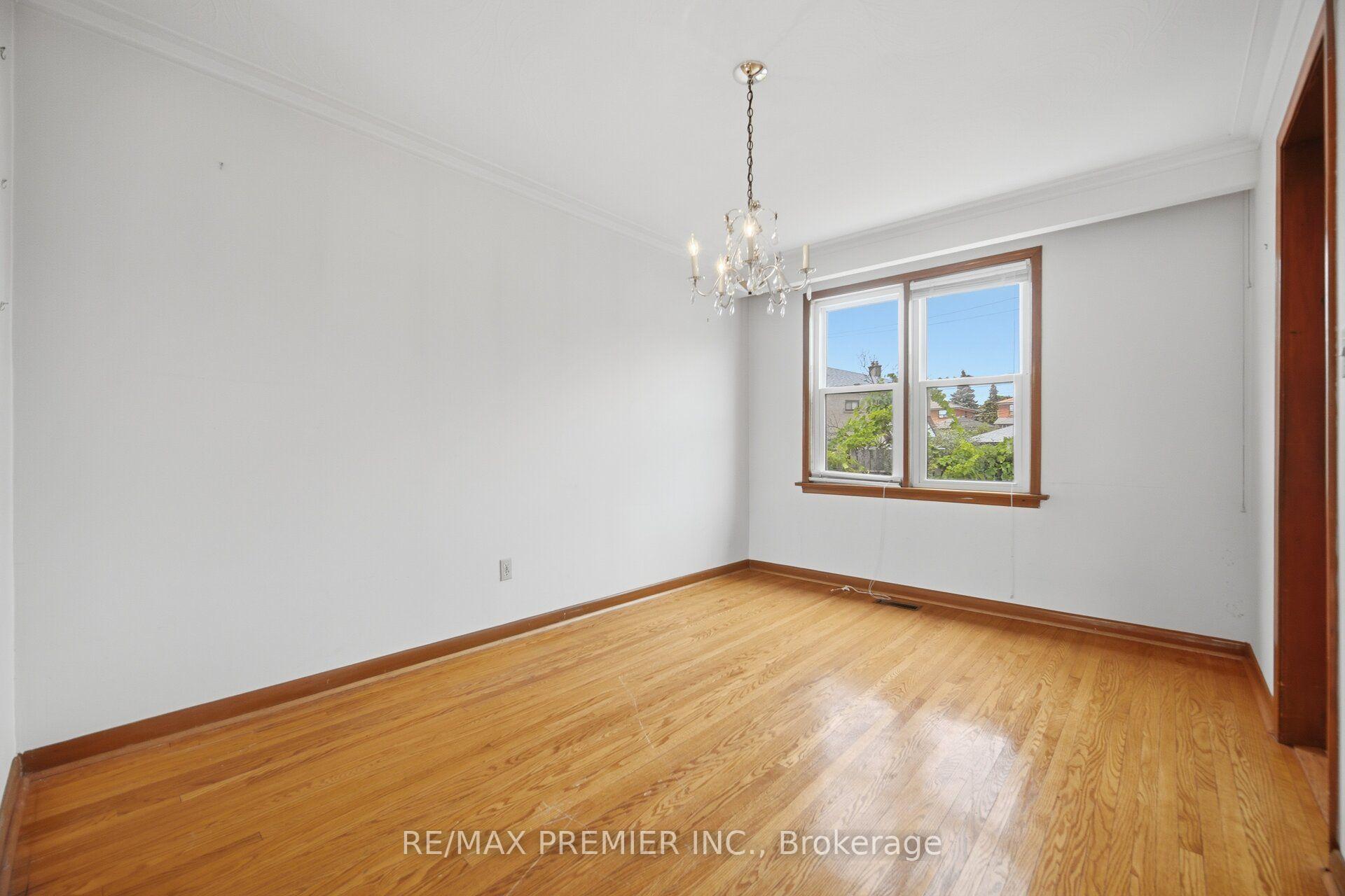 Photo 10 of 148 Giltspur Drive, North York, Glenfield-Jane Heights — HOMEH