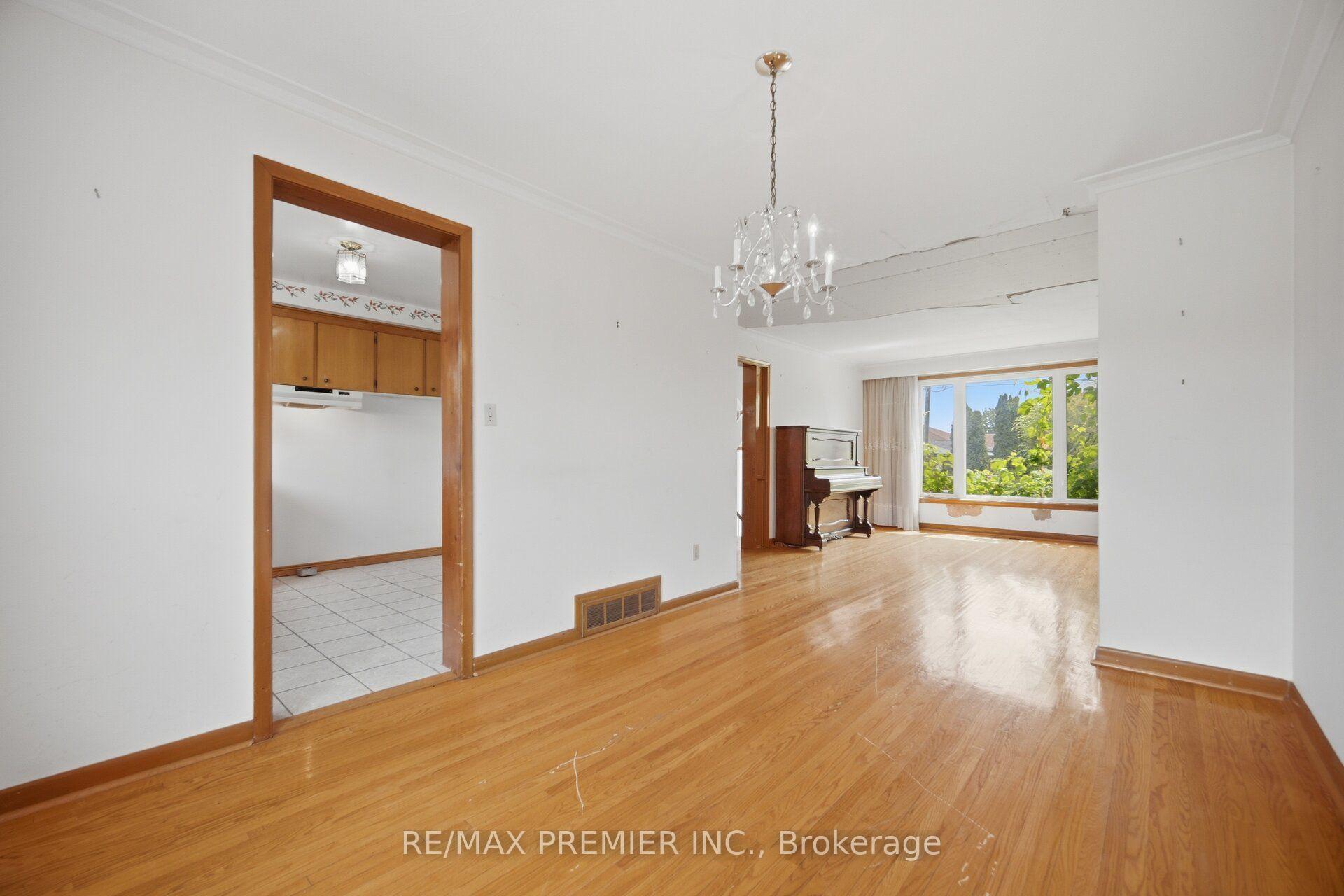 Photo 11 of 148 Giltspur Drive, North York, Glenfield-Jane Heights — HOMEH