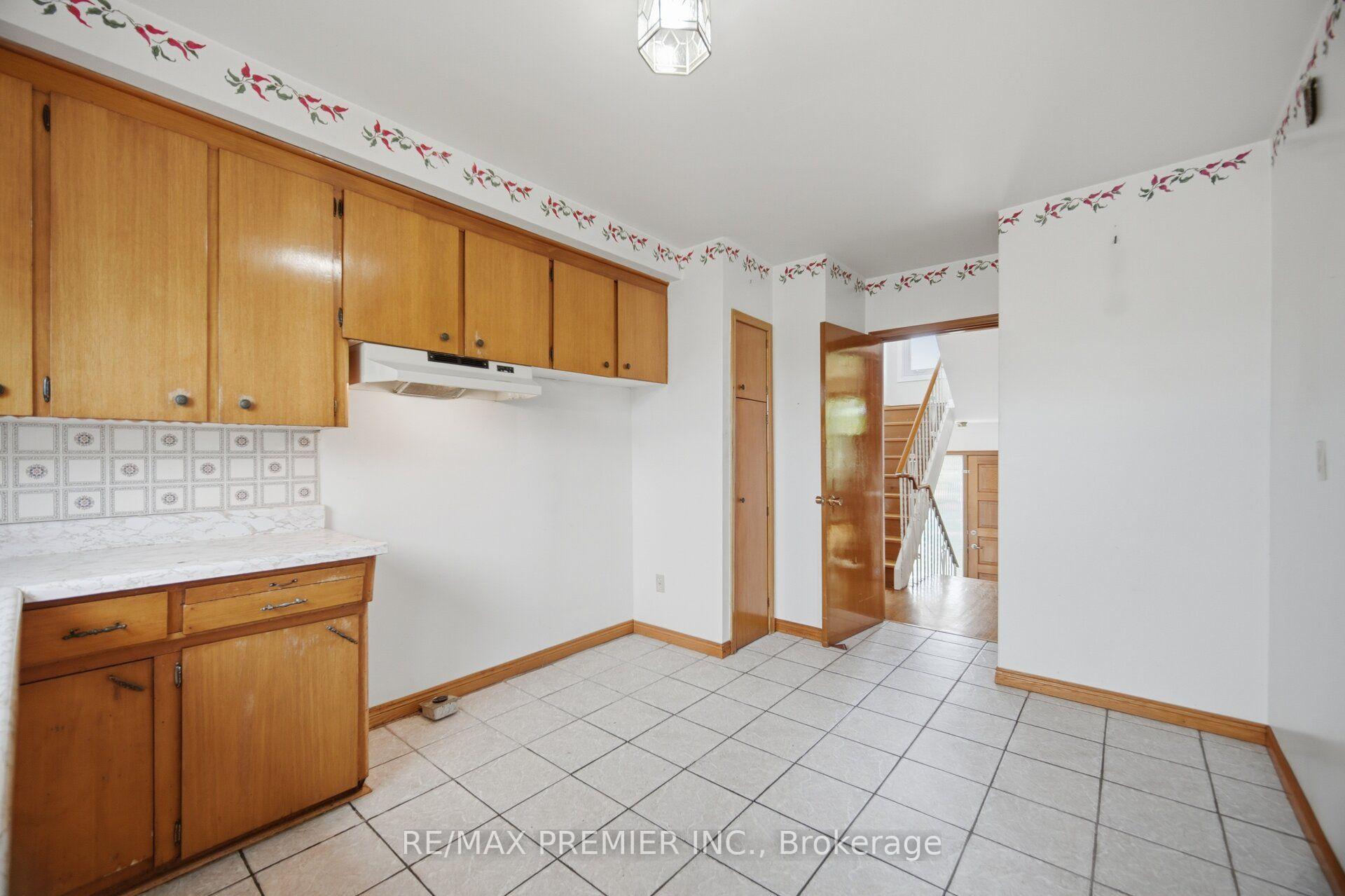Photo 13 of 148 Giltspur Drive, North York, Glenfield-Jane Heights — HOMEH