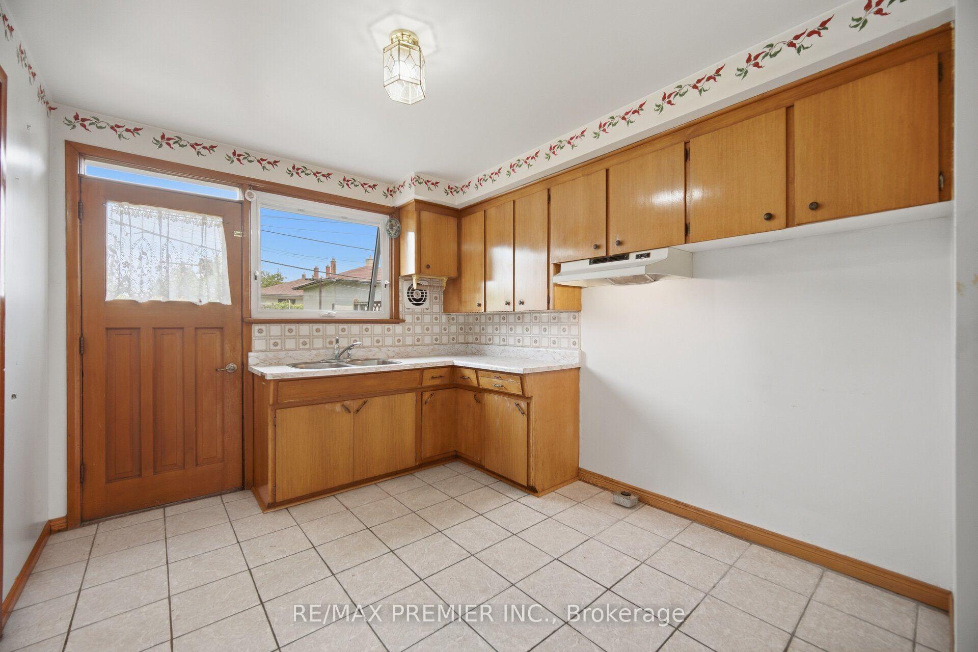 Photo 14 of 148 Giltspur Drive, North York, Glenfield-Jane Heights — HOMEH
