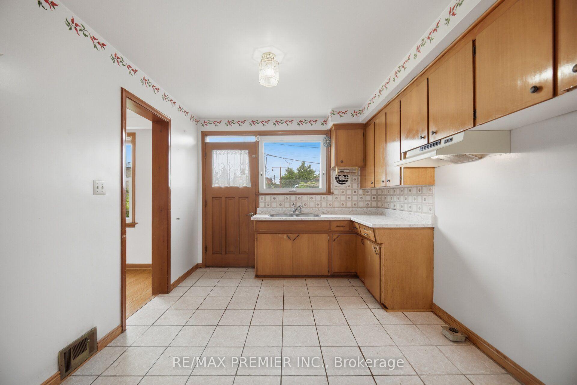 Photo 15 of 148 Giltspur Drive, North York, Glenfield-Jane Heights — HOMEH