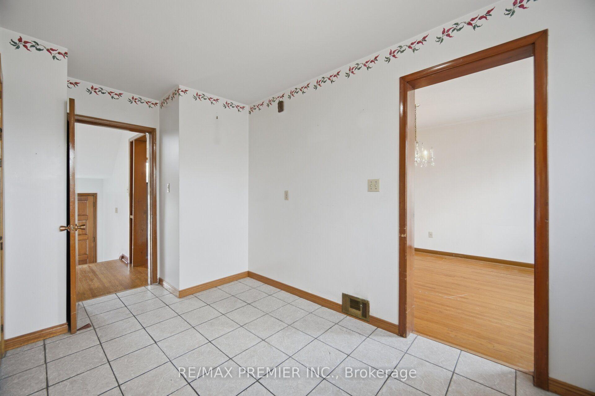 Photo 16 of 148 Giltspur Drive, North York, Glenfield-Jane Heights — HOMEH