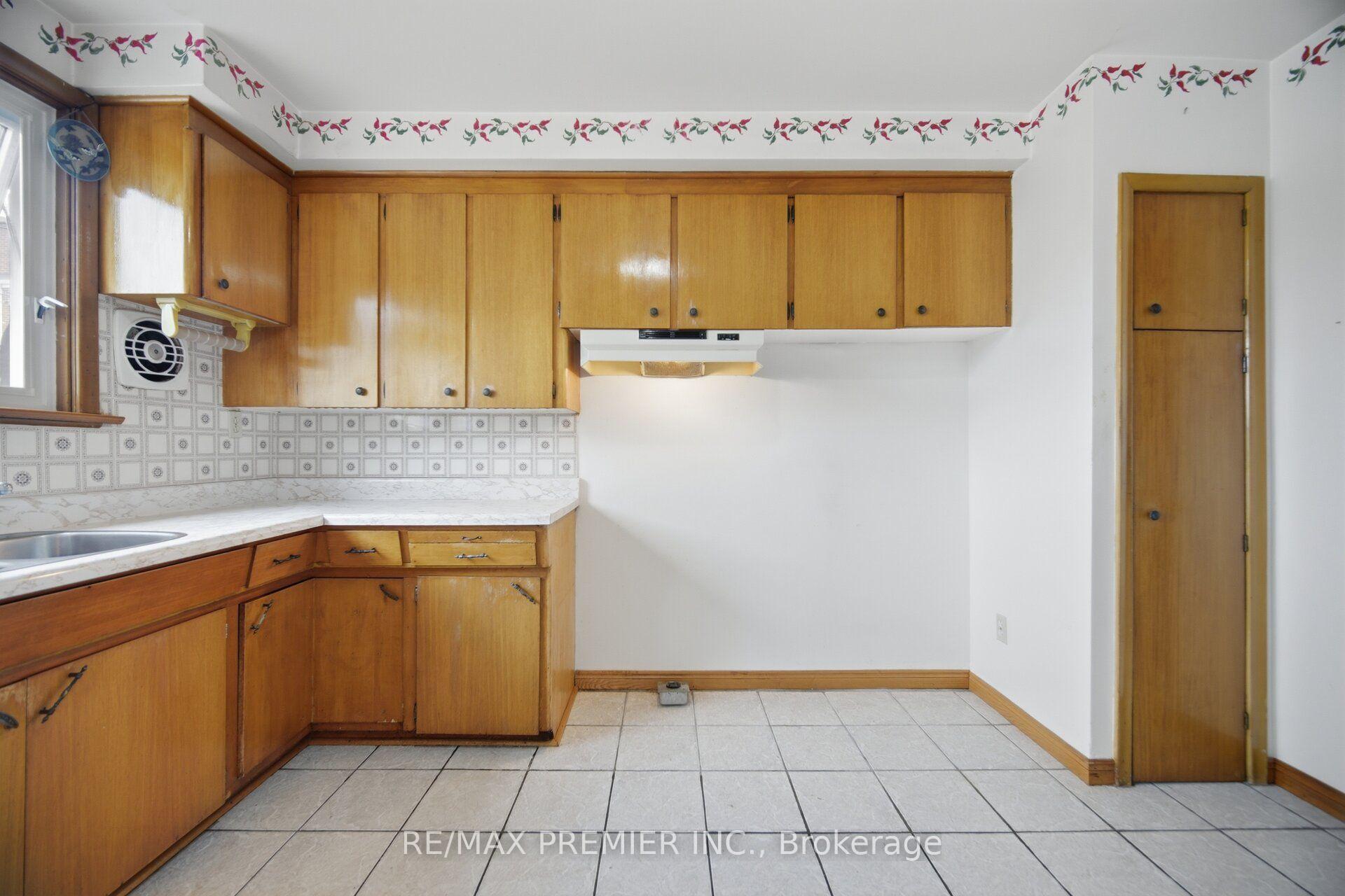 Photo 17 of 148 Giltspur Drive, North York, Glenfield-Jane Heights — HOMEH