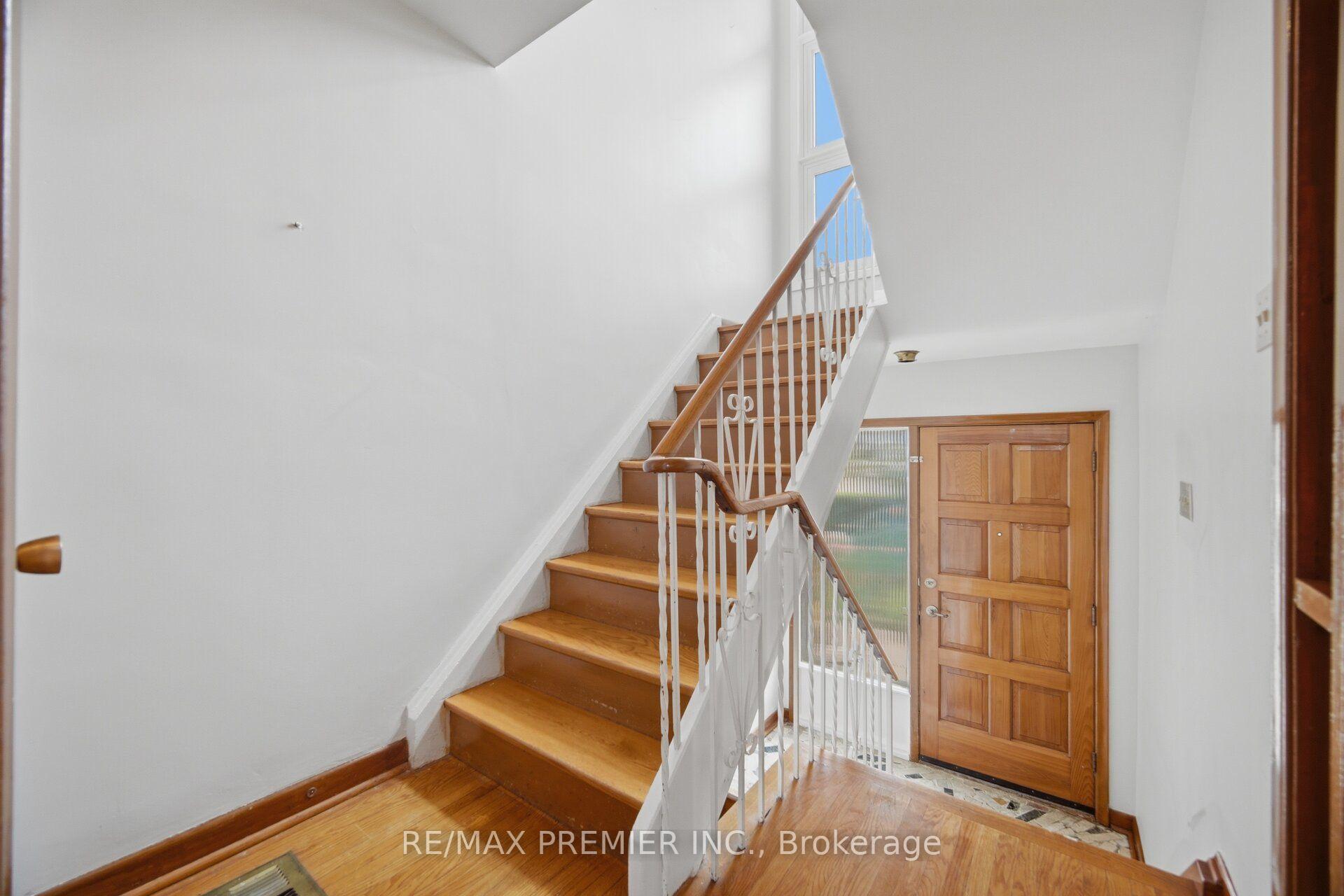 Photo 18 of 148 Giltspur Drive, North York, Glenfield-Jane Heights — HOMEH