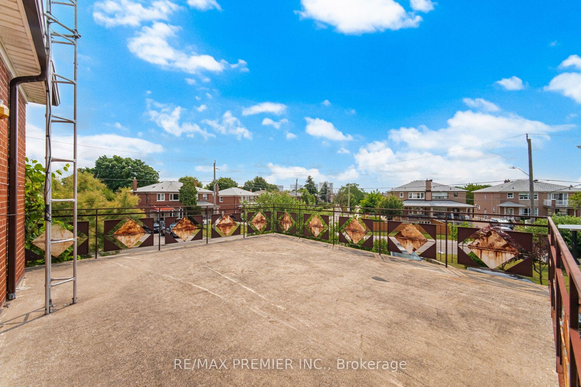 Photo 42 of 148 Giltspur Drive, North York, Glenfield-Jane Heights — HOMEH