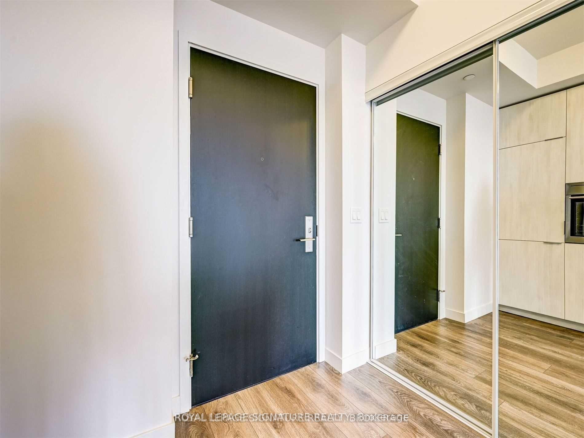 Photo 5 of Unit 5303, 8 Eglinton Avenue E, Toronto, Mount Pleasant West — HOMEH