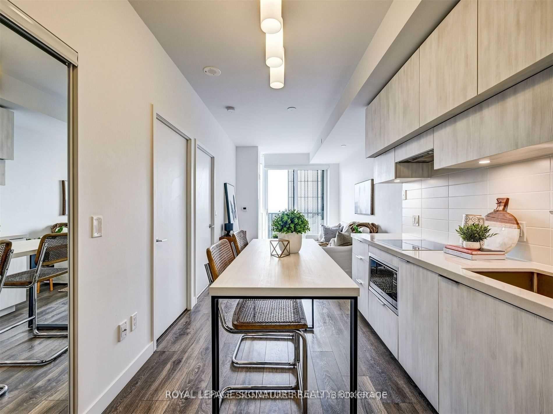 Photo 6 of Unit 5303, 8 Eglinton Avenue E, Toronto, Mount Pleasant West — HOMEH