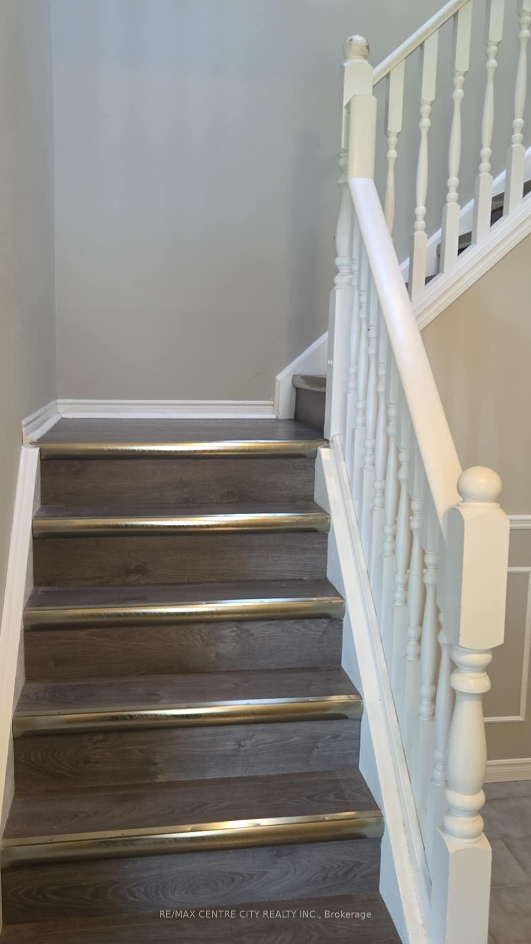 Photo 5 of 143 Brandy Lane Road, London, North I — HOMEH